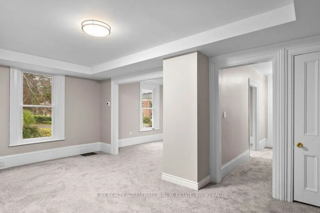 211 Bridge Street W