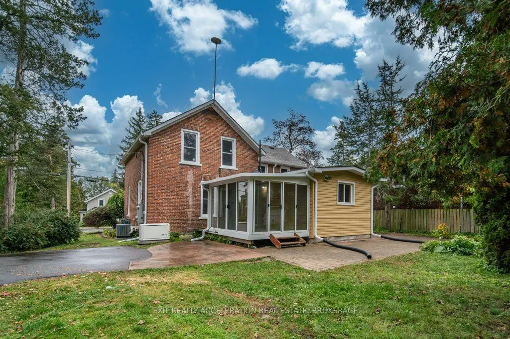 211 Bridge Street W