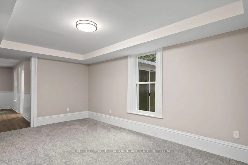 211 Bridge Street W