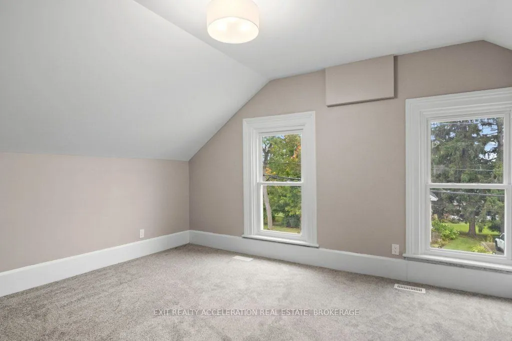 211 Bridge Street W
