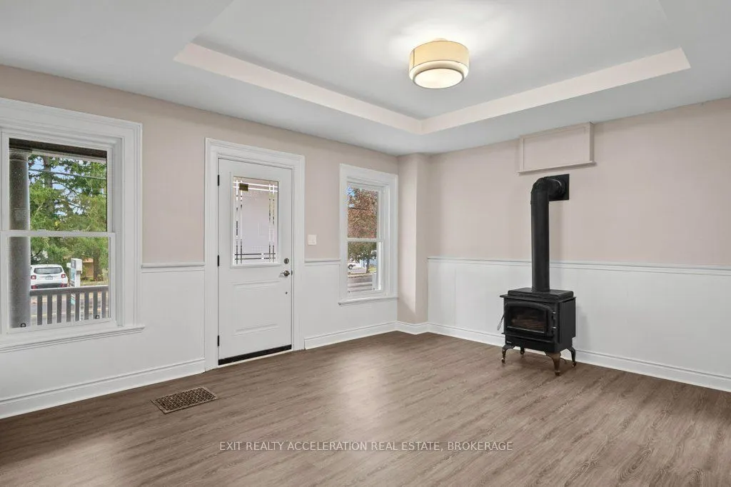 211 Bridge Street W