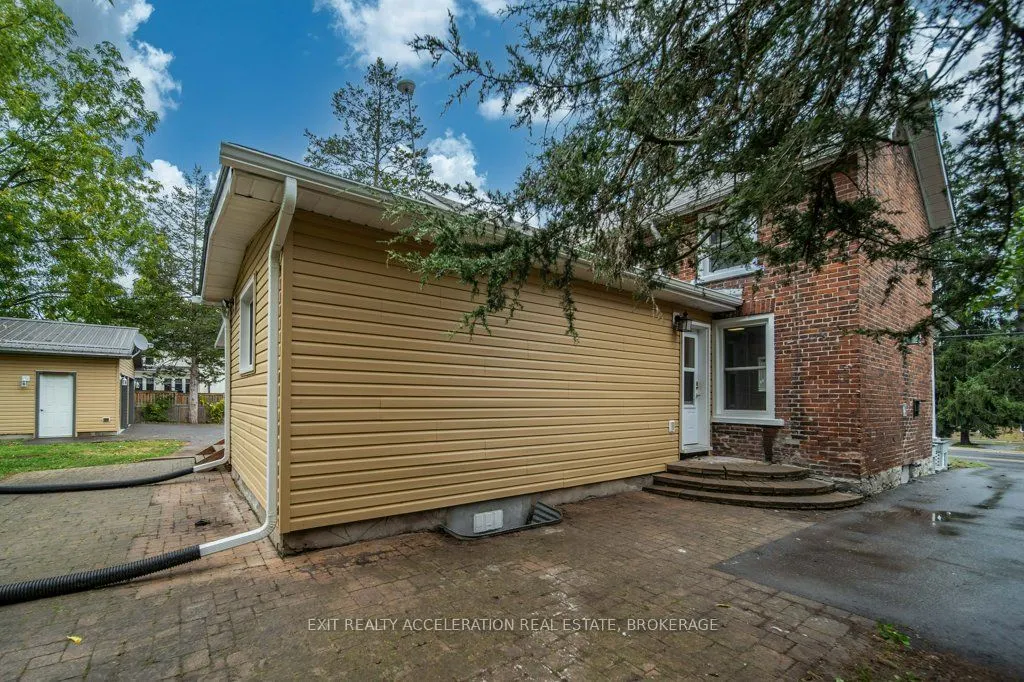211 Bridge Street W
