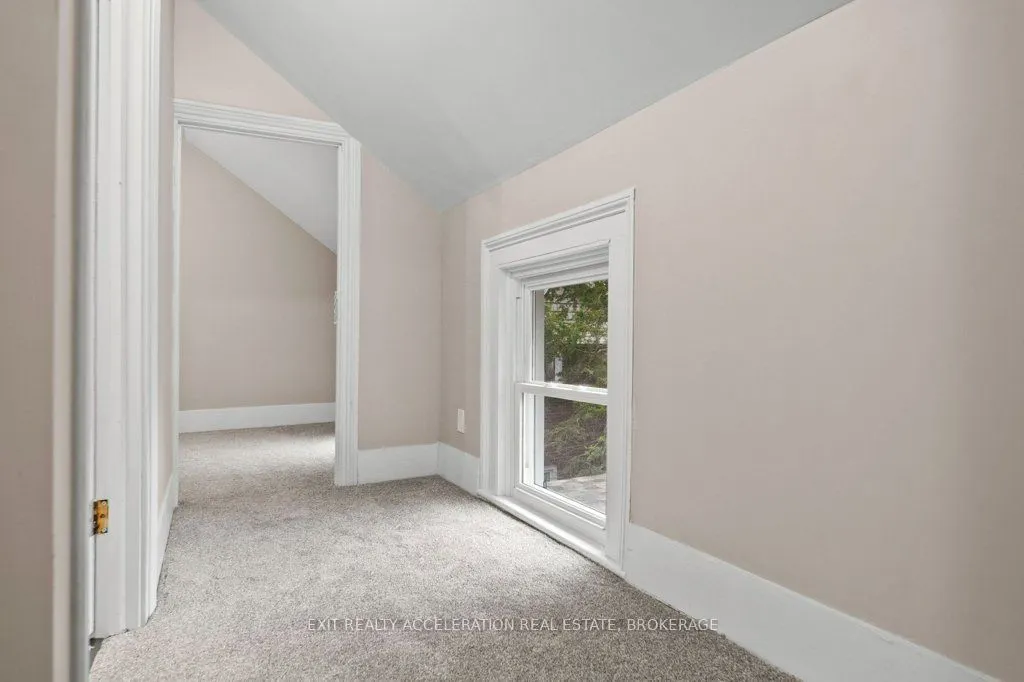 211 Bridge Street W