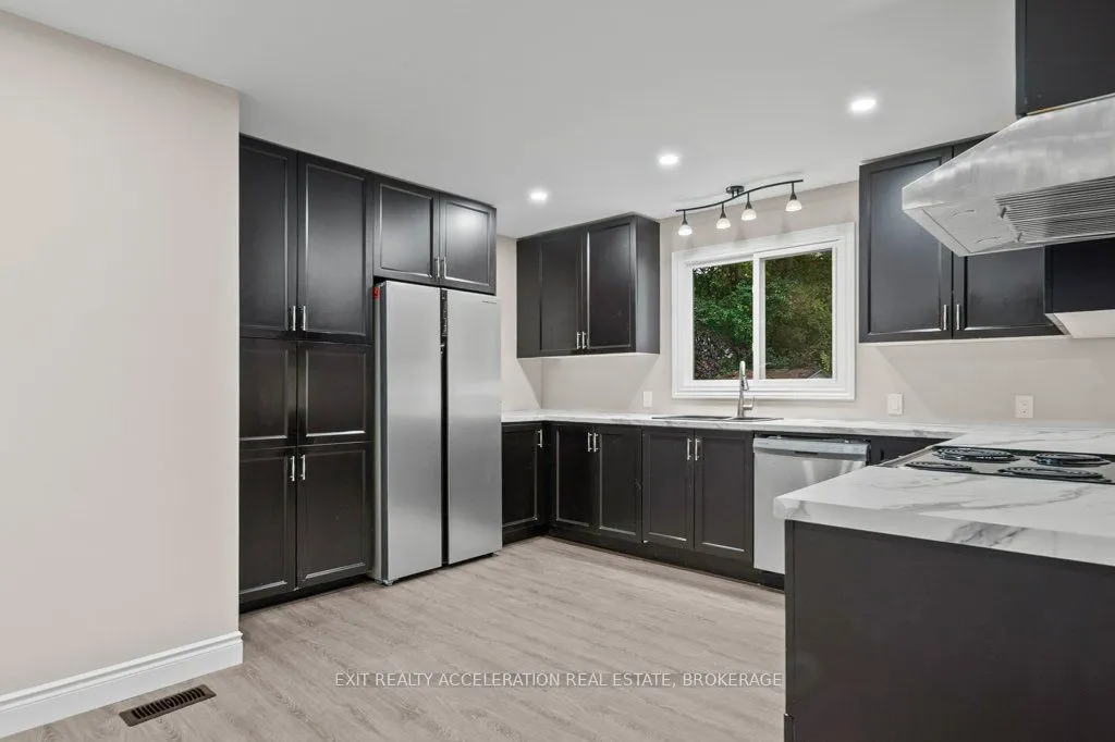 211 Bridge Street W