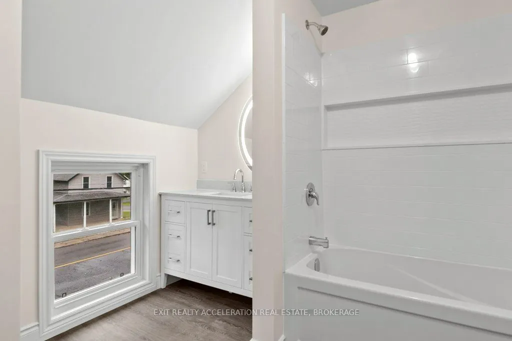 211 Bridge Street W