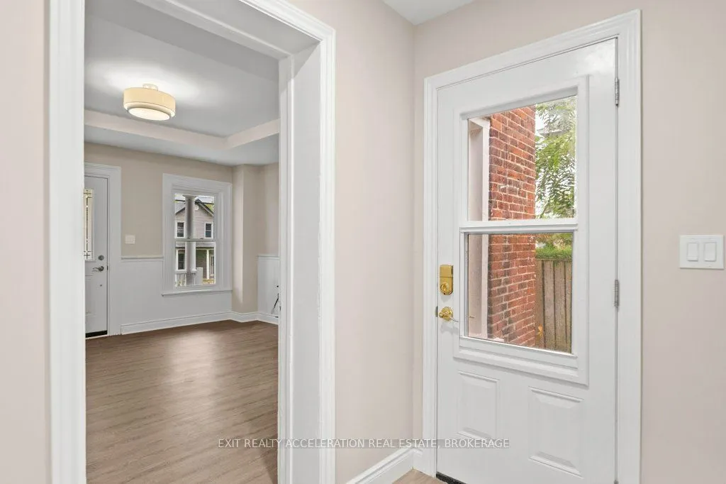 211 Bridge Street W