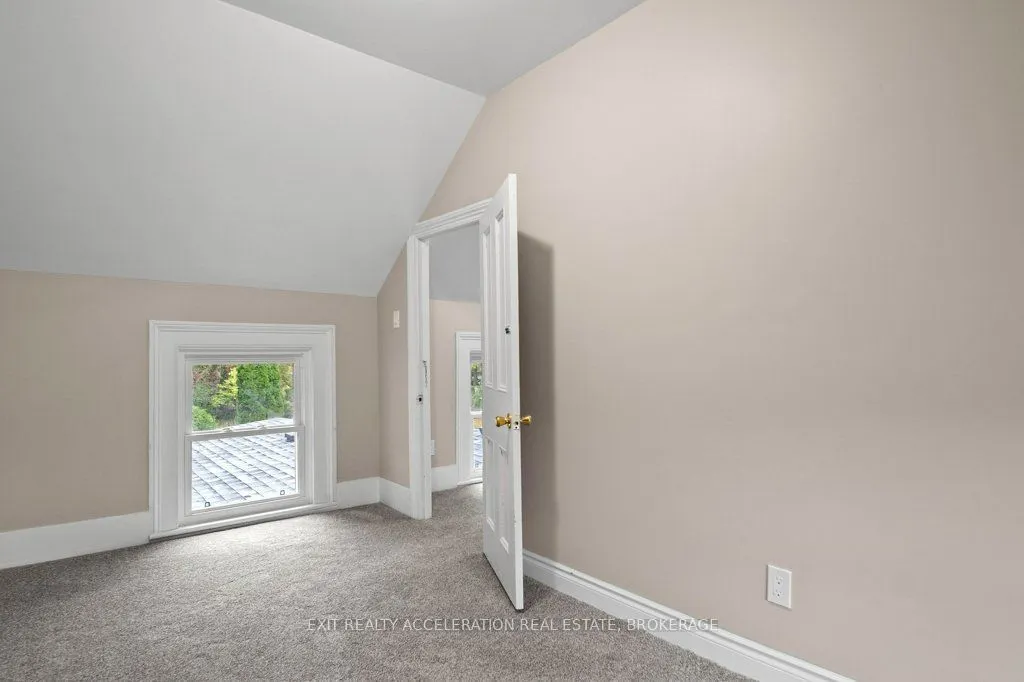 211 Bridge Street W