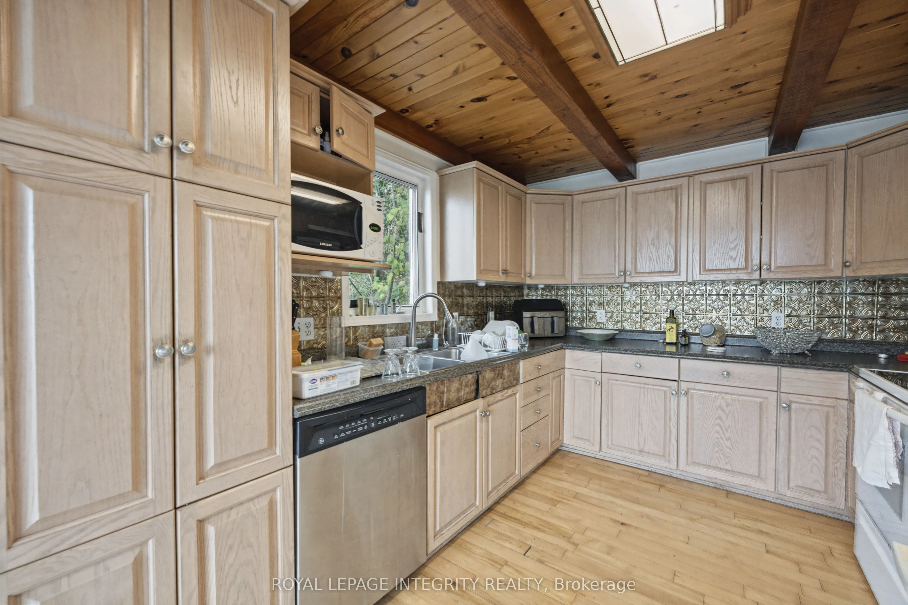 1587 LILAC Lane