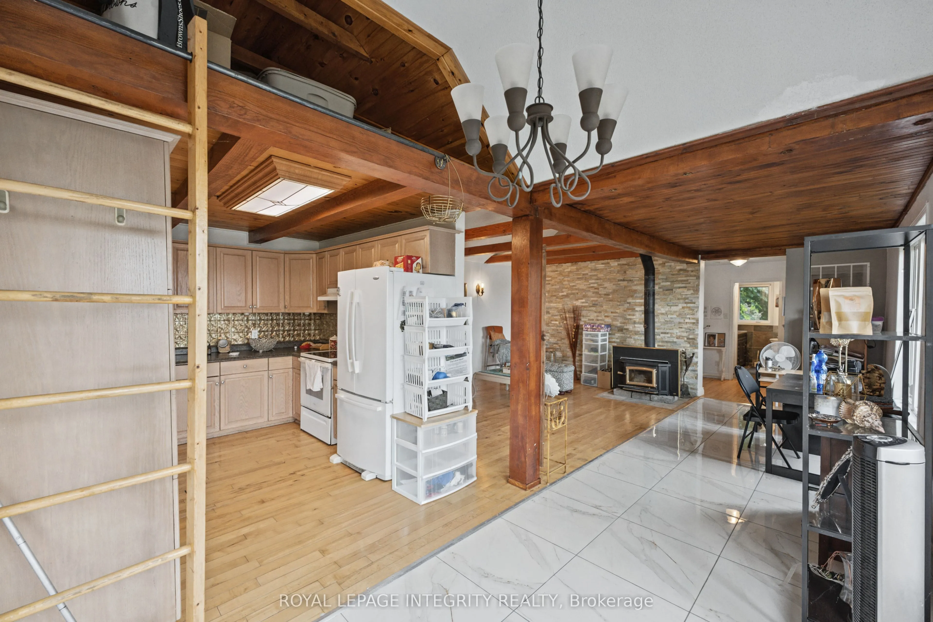 1587 LILAC Lane