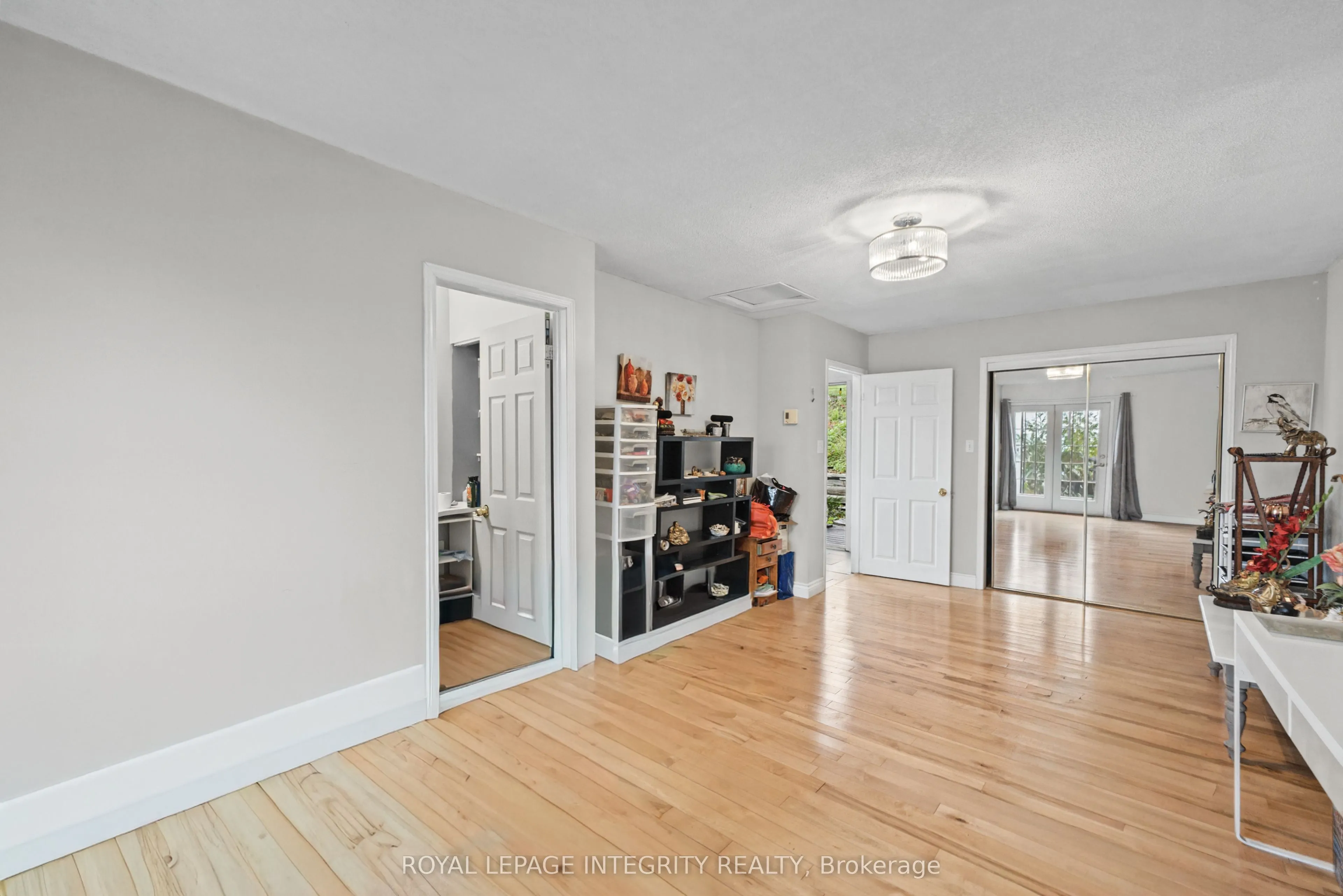1587 LILAC Lane
