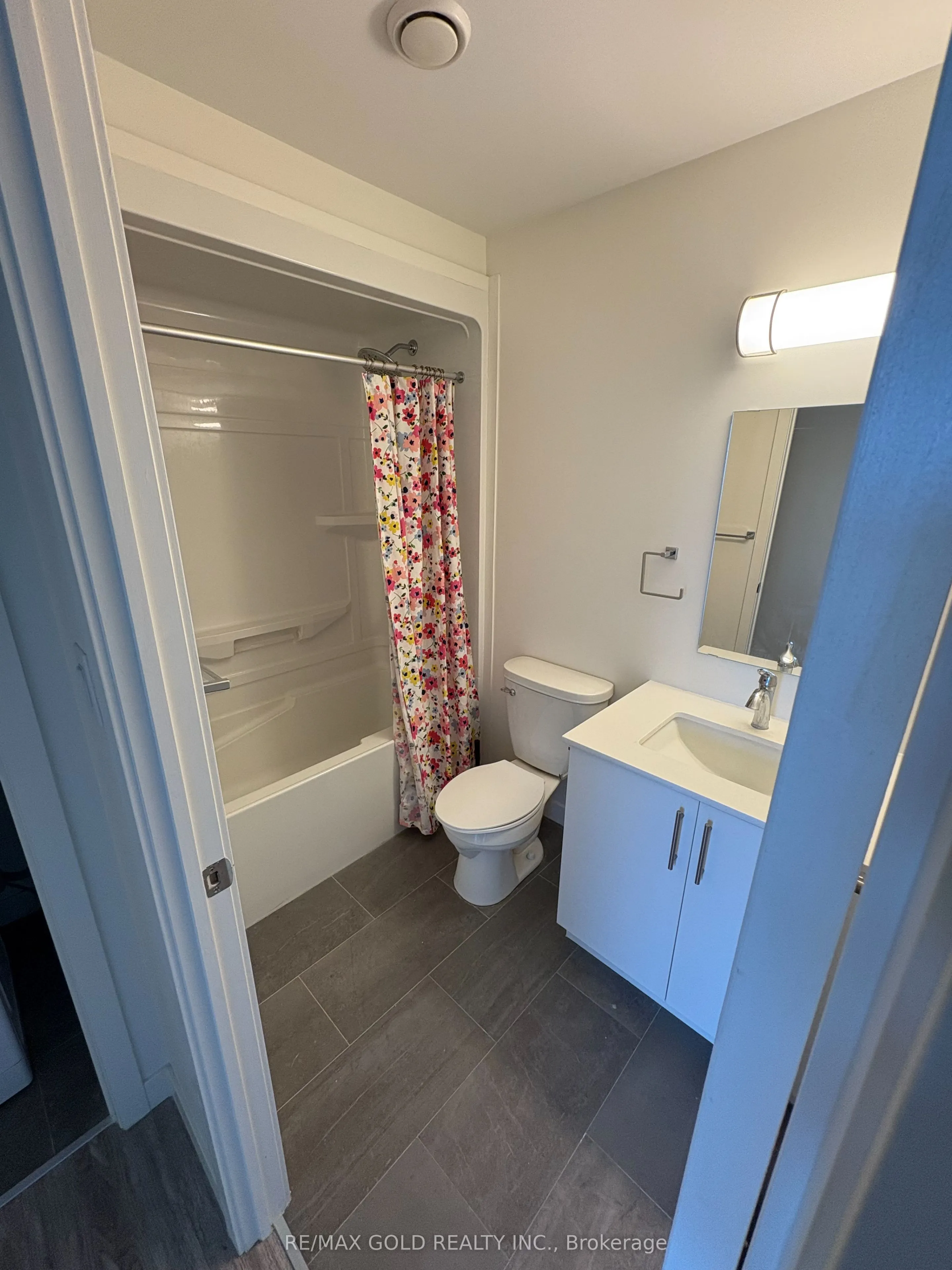 128 King Street N #611