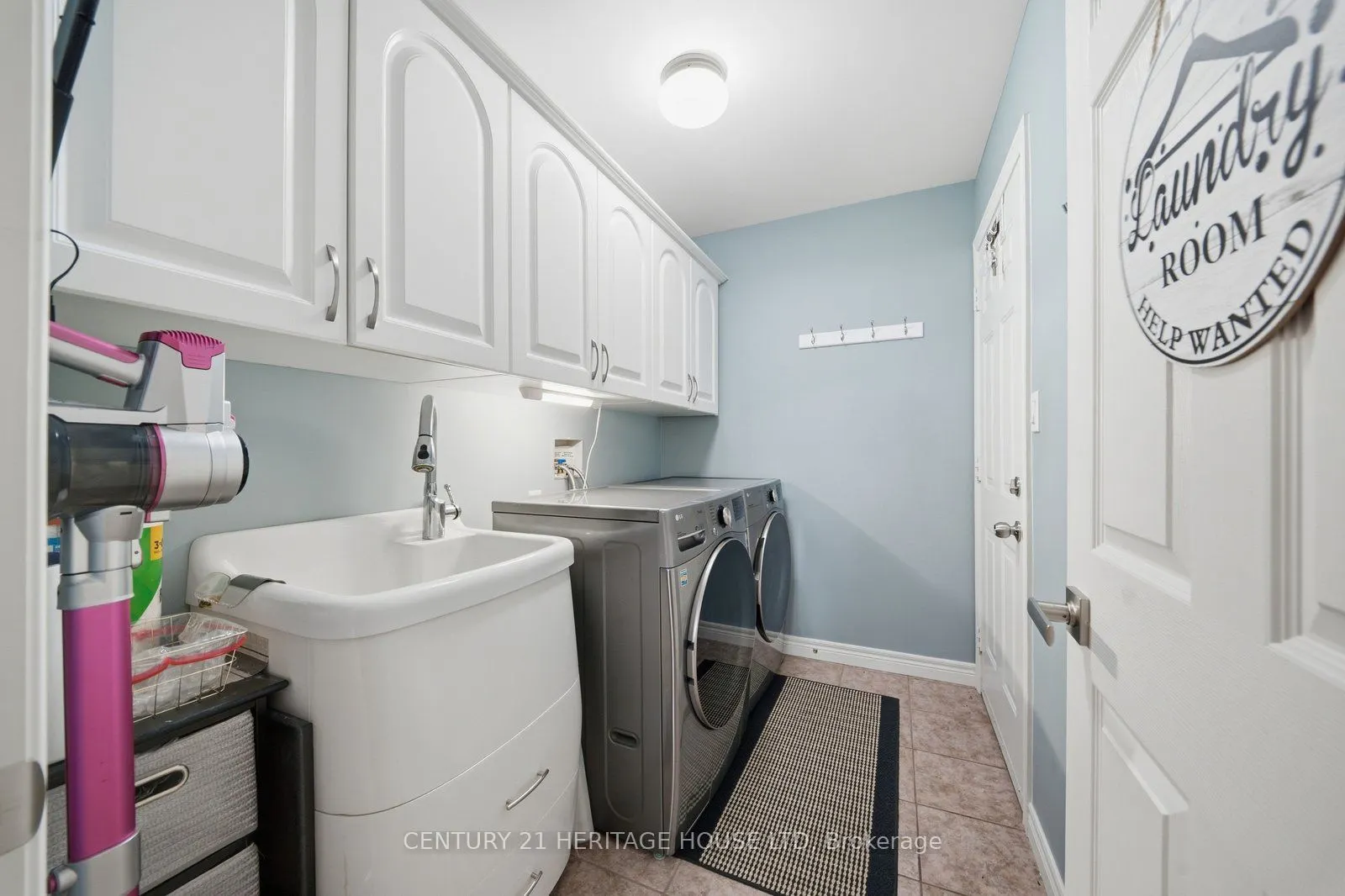 633 Park Road N #8