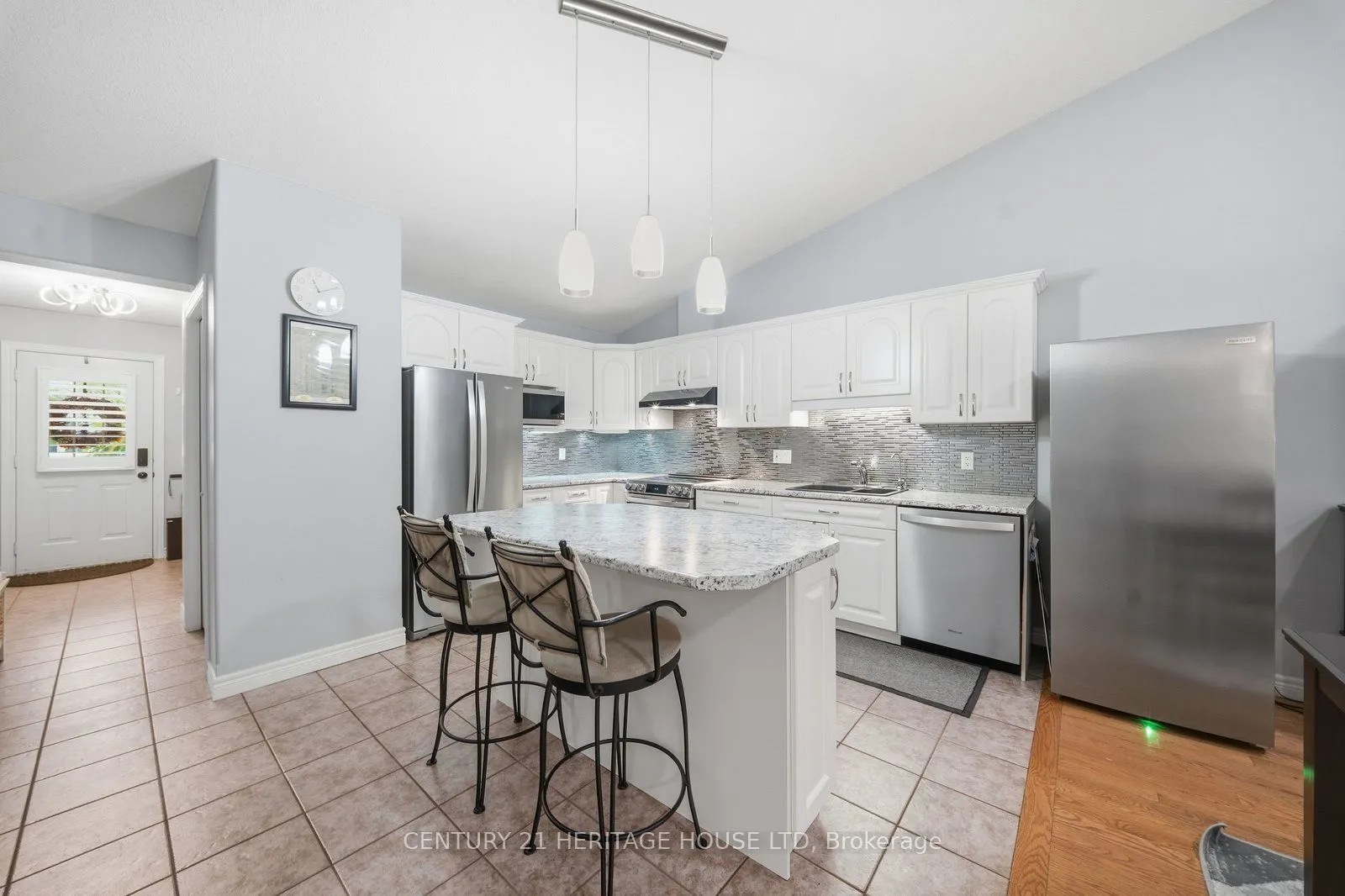 633 Park Road N #8