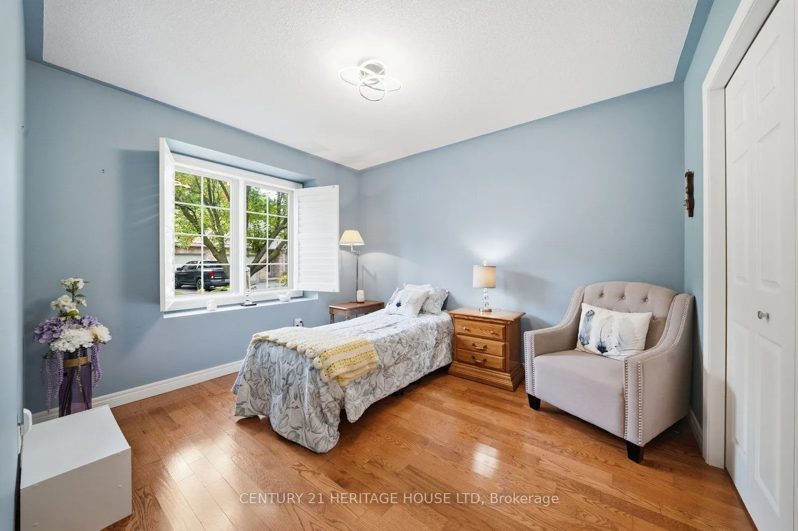633 Park Road N #8