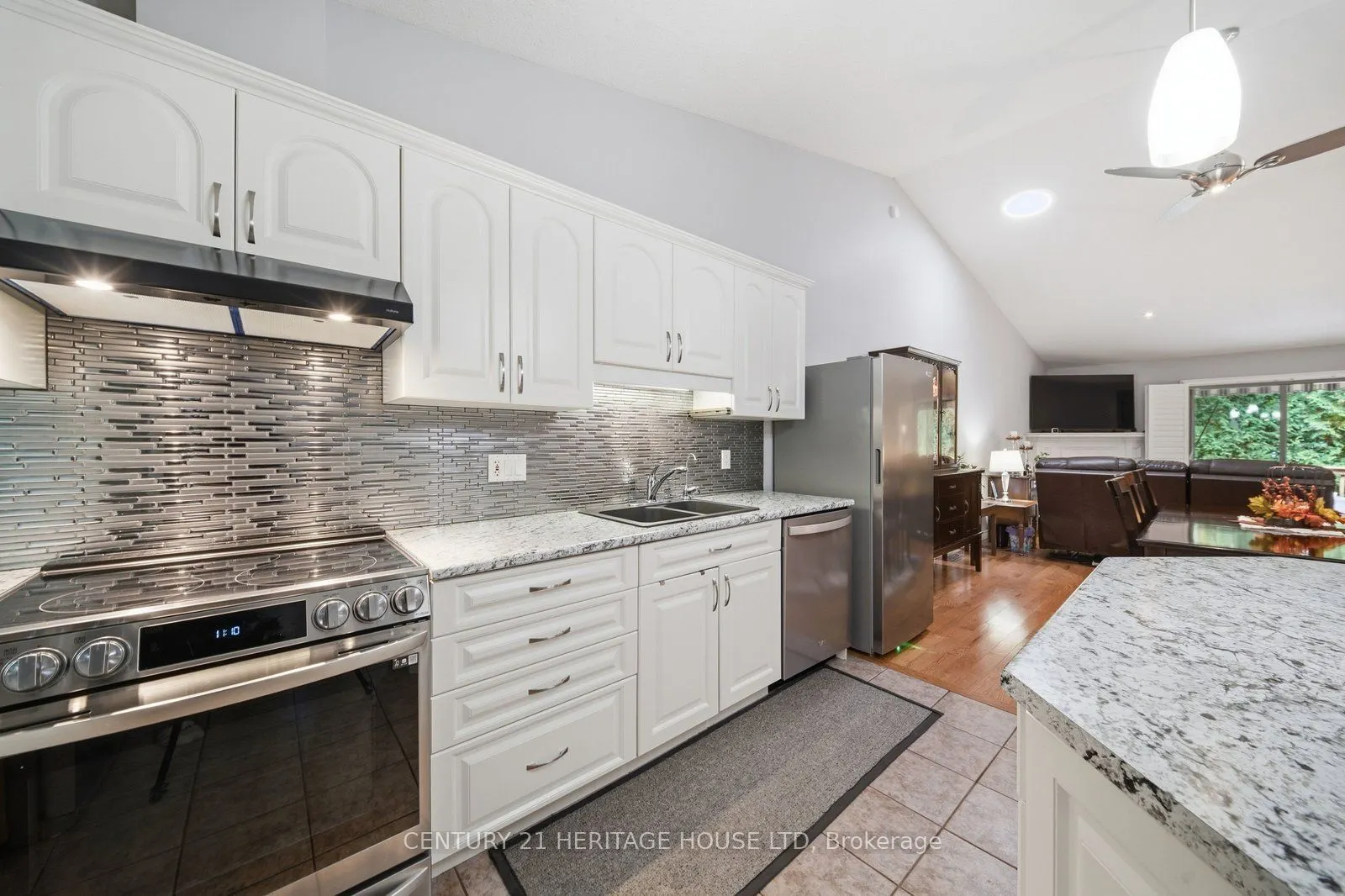 633 Park Road N #8
