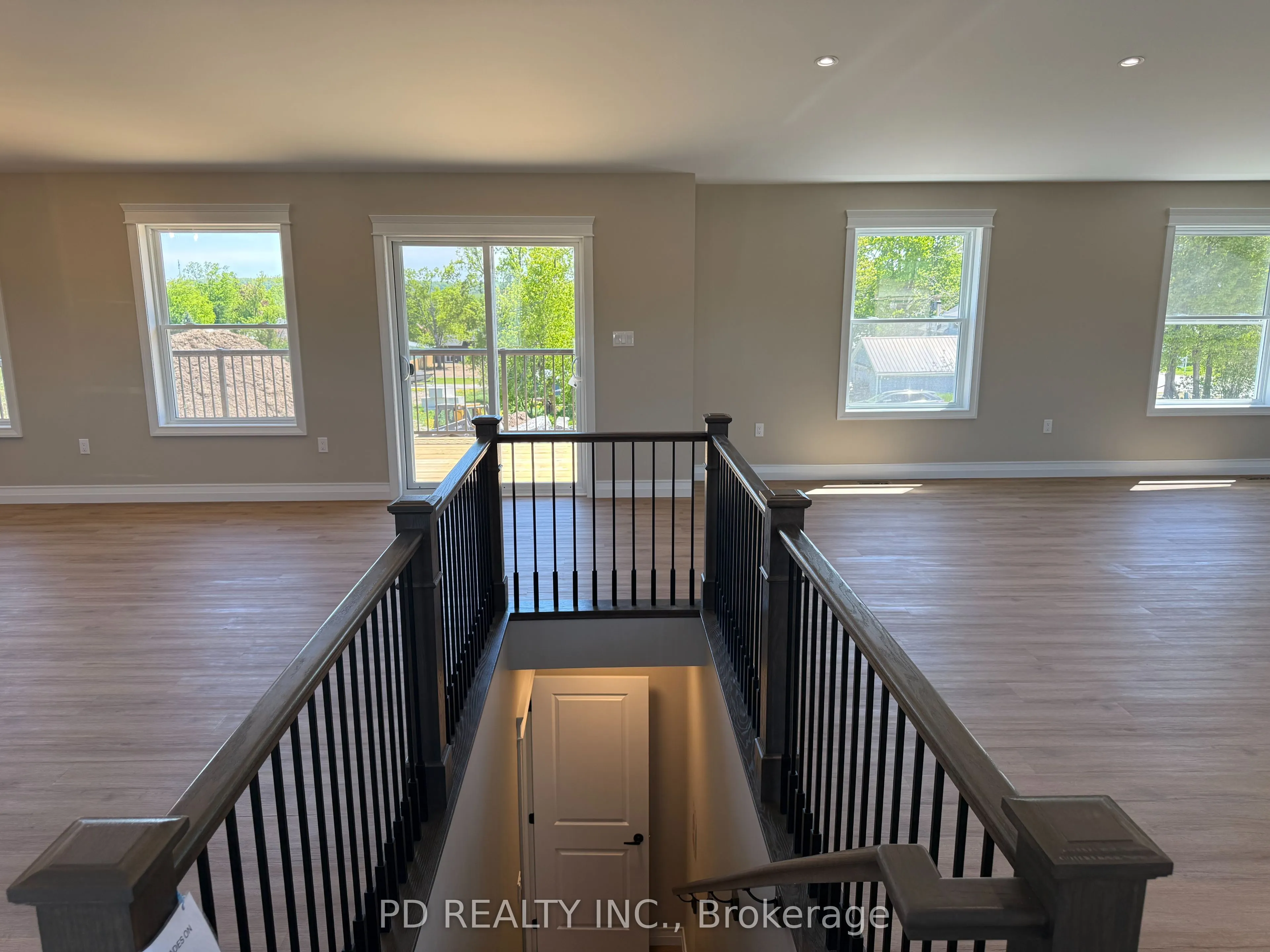 2467 Queen Mary Street