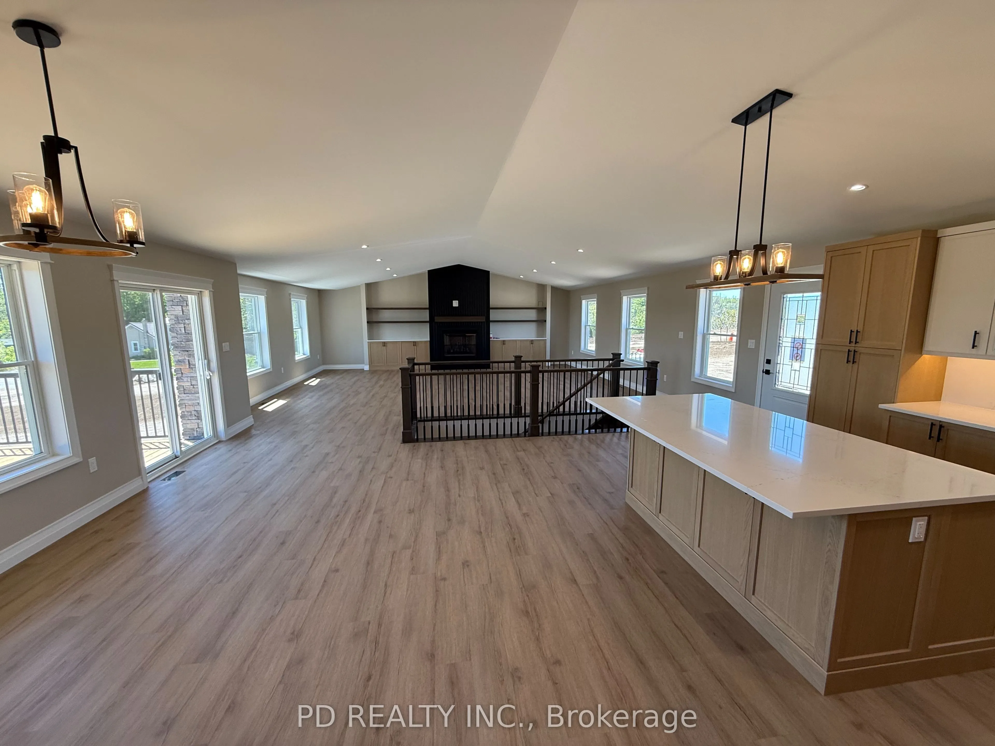 2467 Queen Mary Street