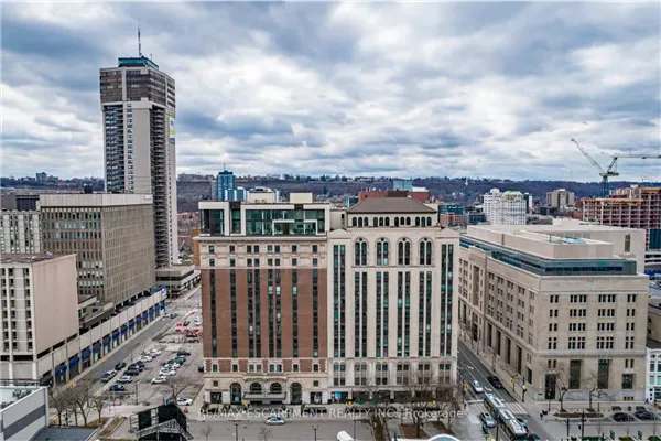 112 KING Street E