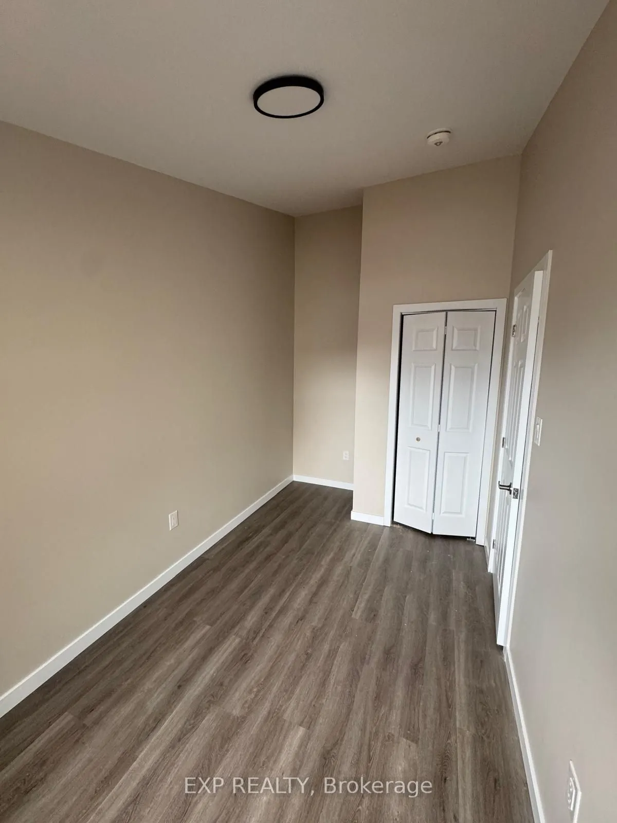 439 Main Street E