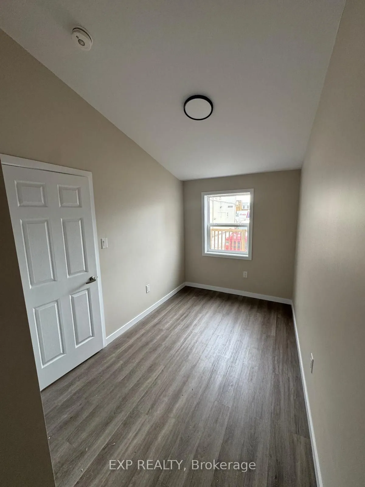 439 Main Street E