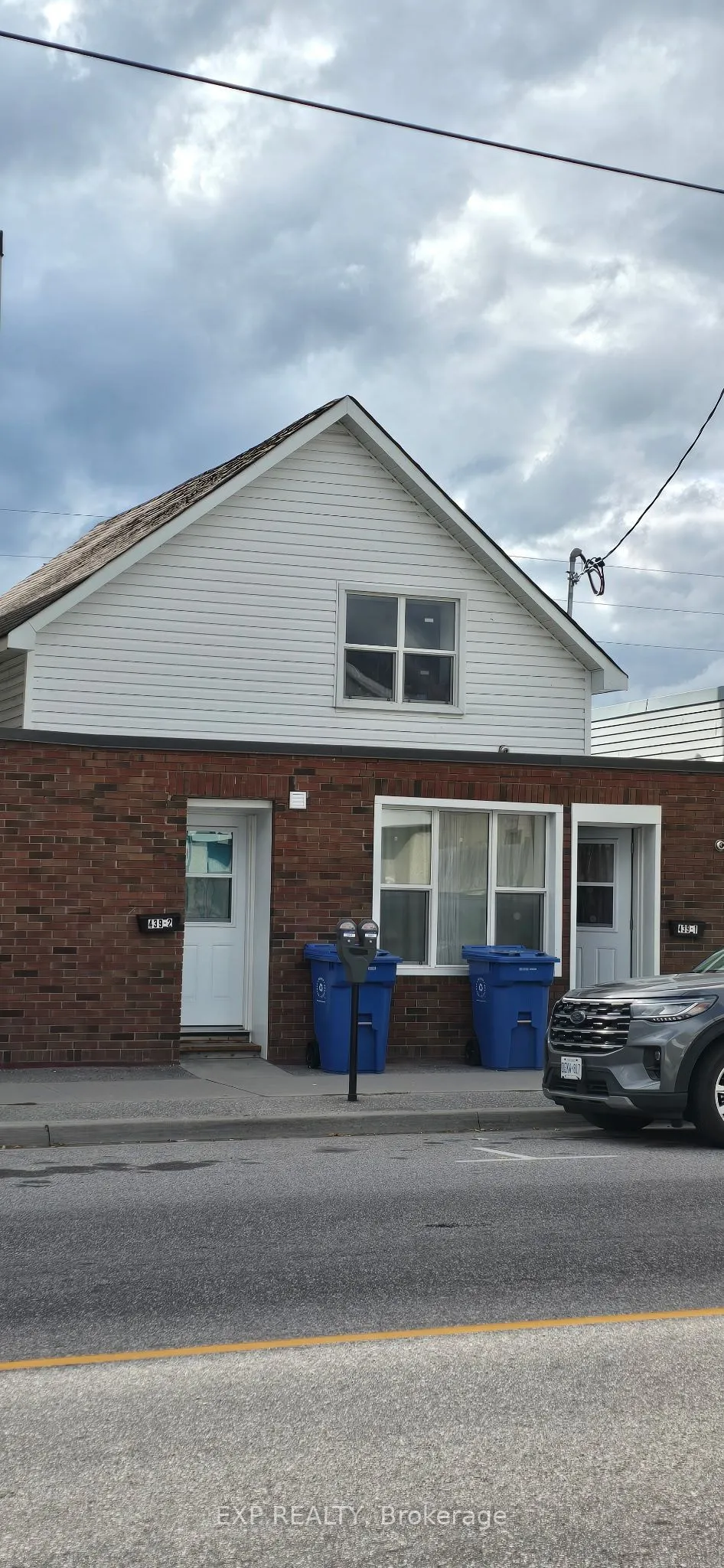 439 Main Street E