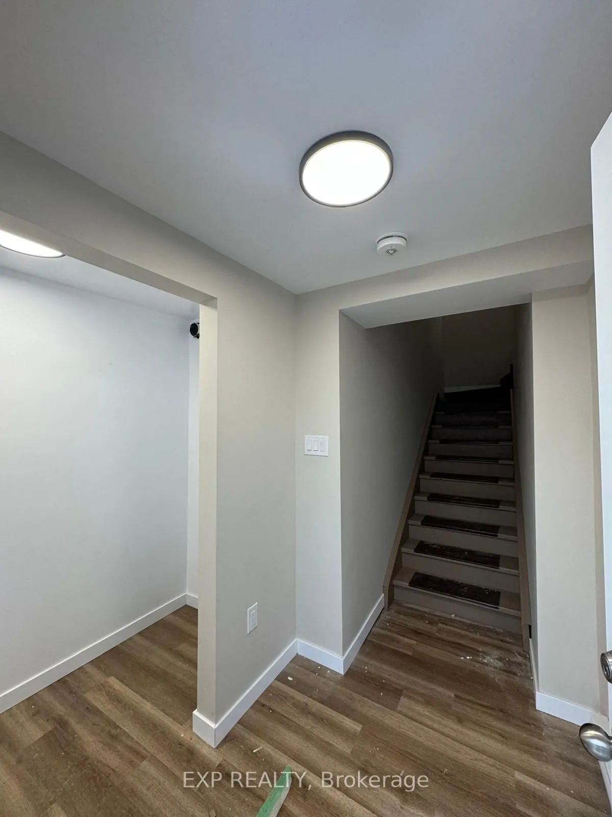 439 Main Street E