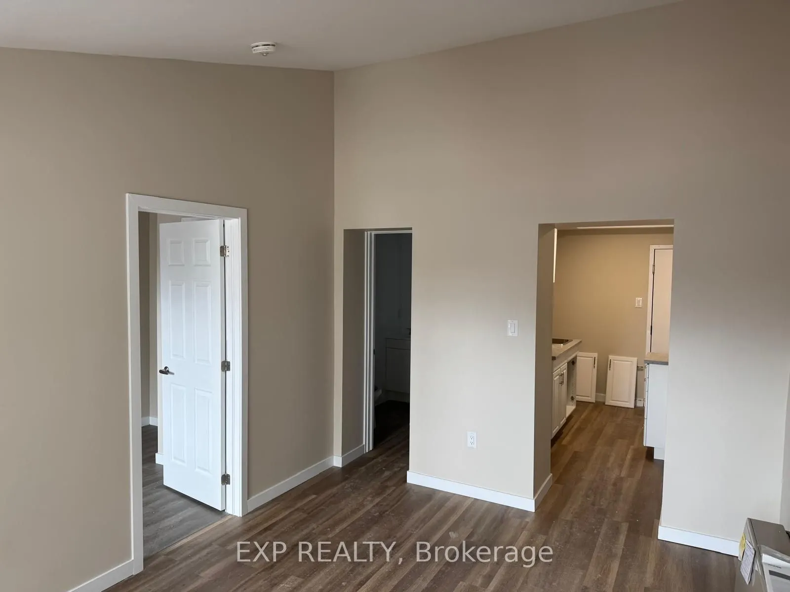 439 Main Street E