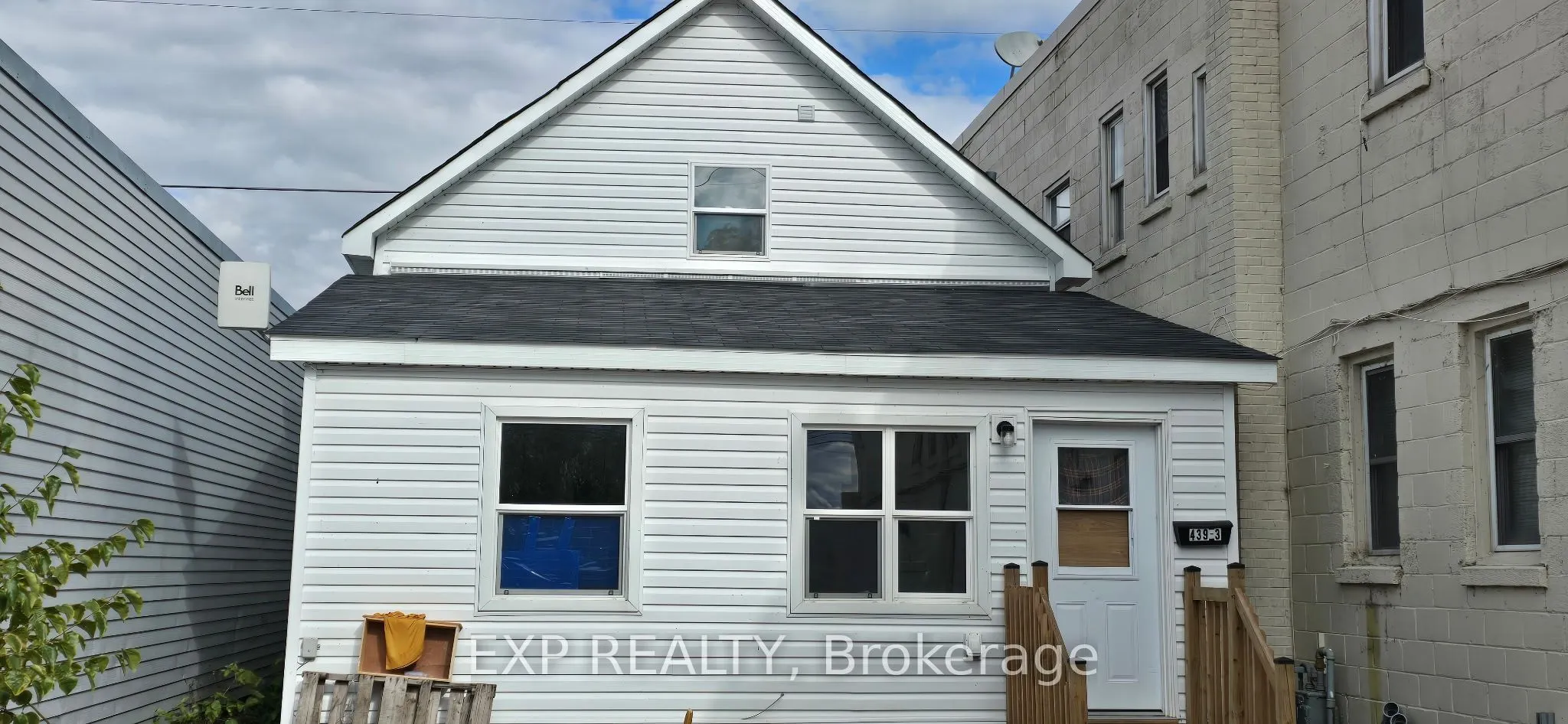 439 Main Street E