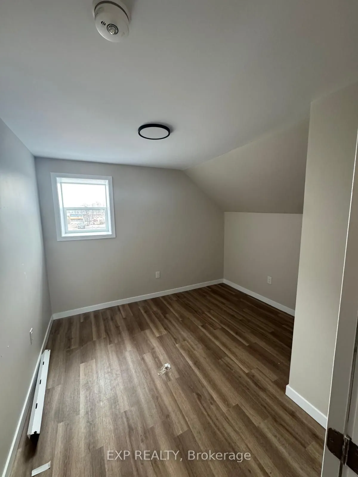 439 Main Street E