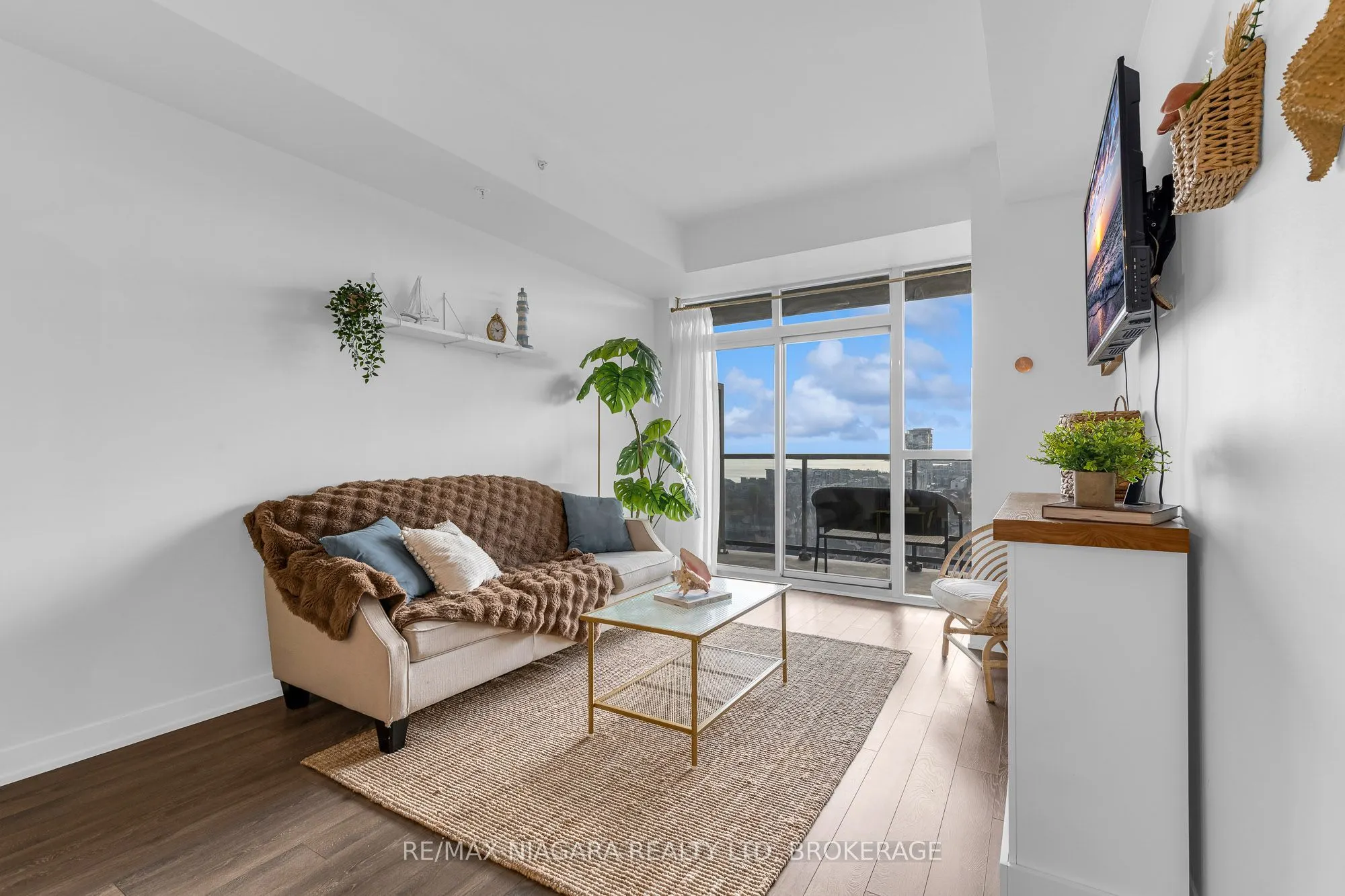 550 North Service Road #1307
