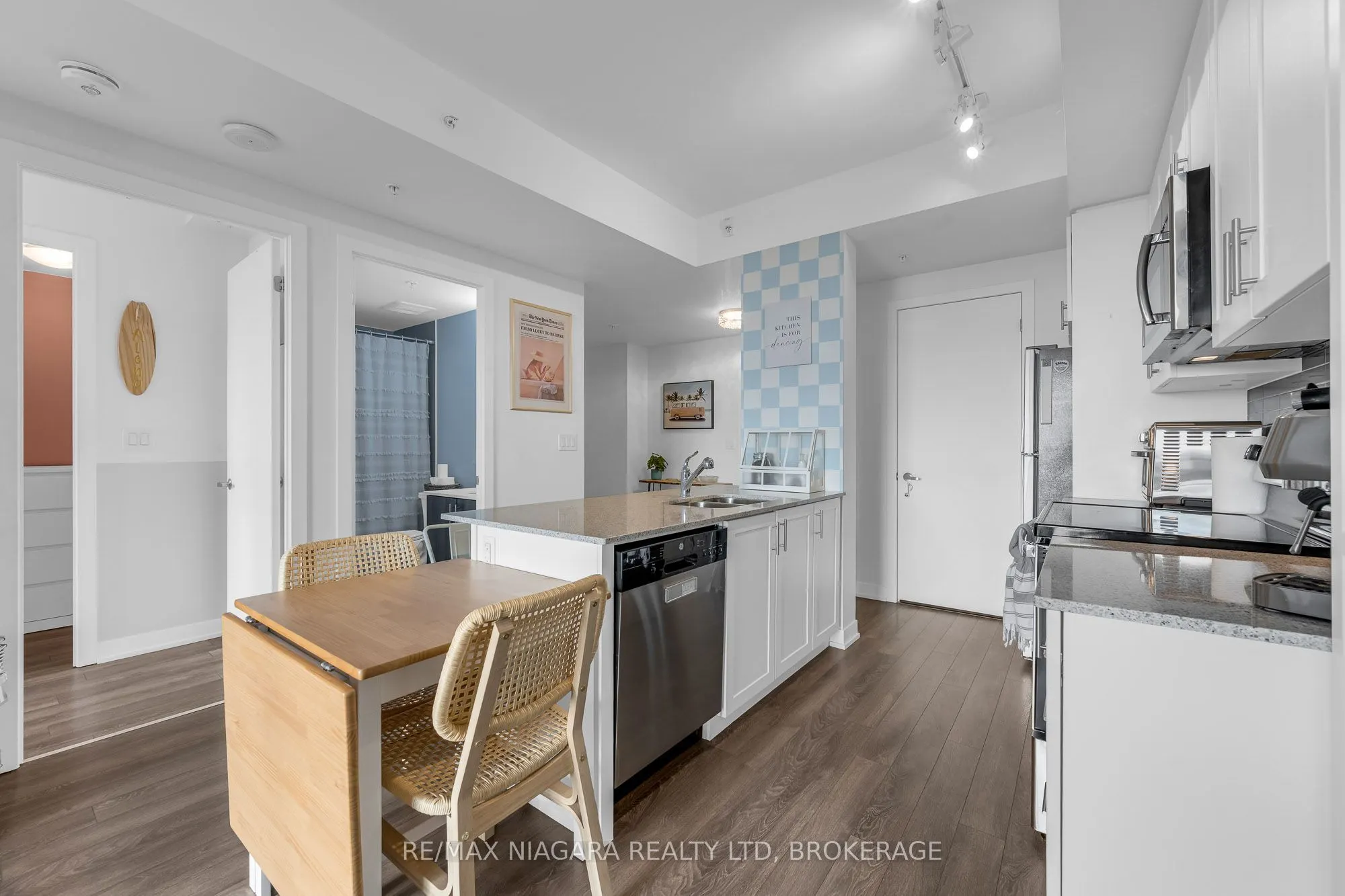 550 North Service Road #1307