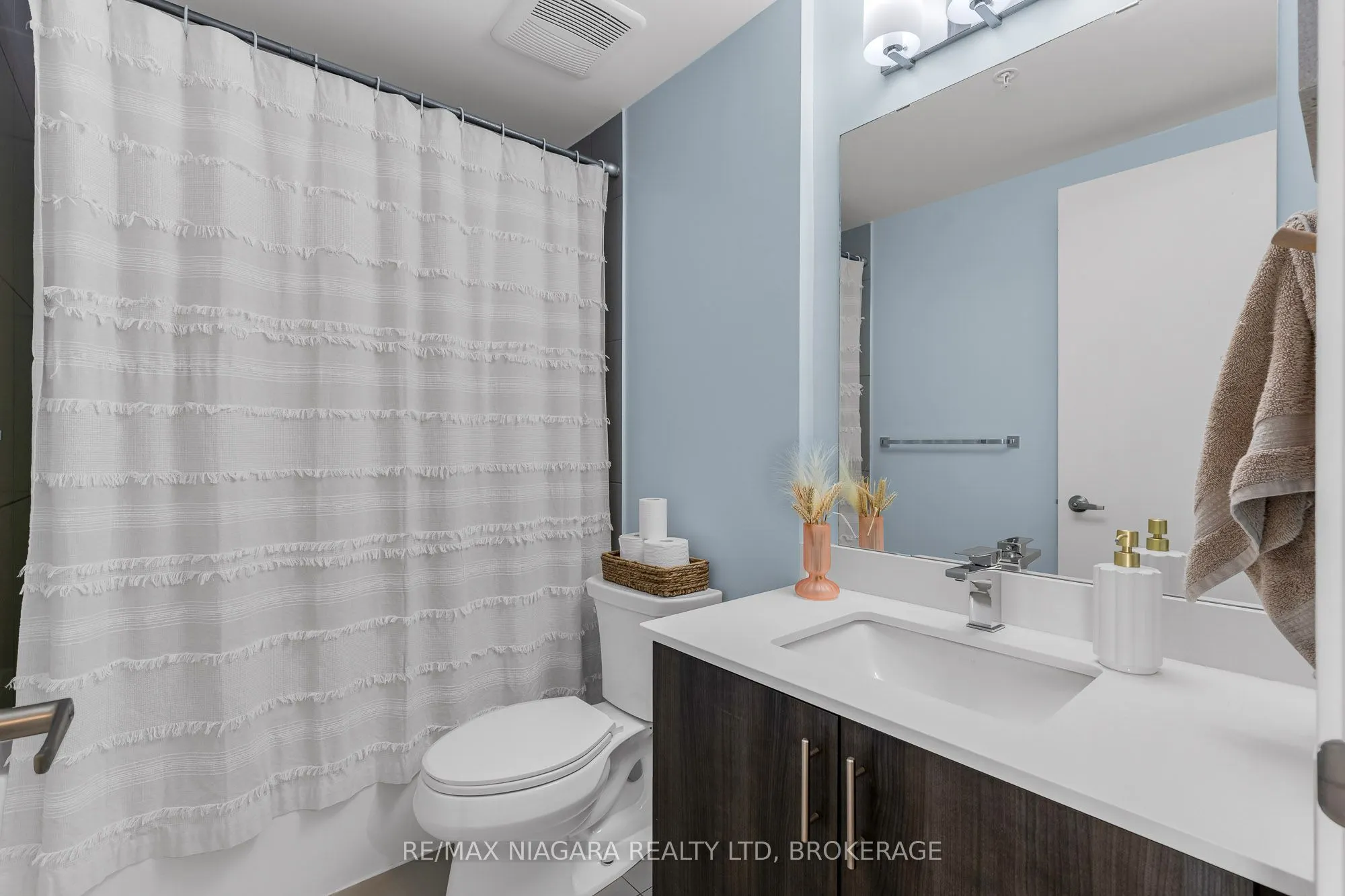 550 North Service Road #1307