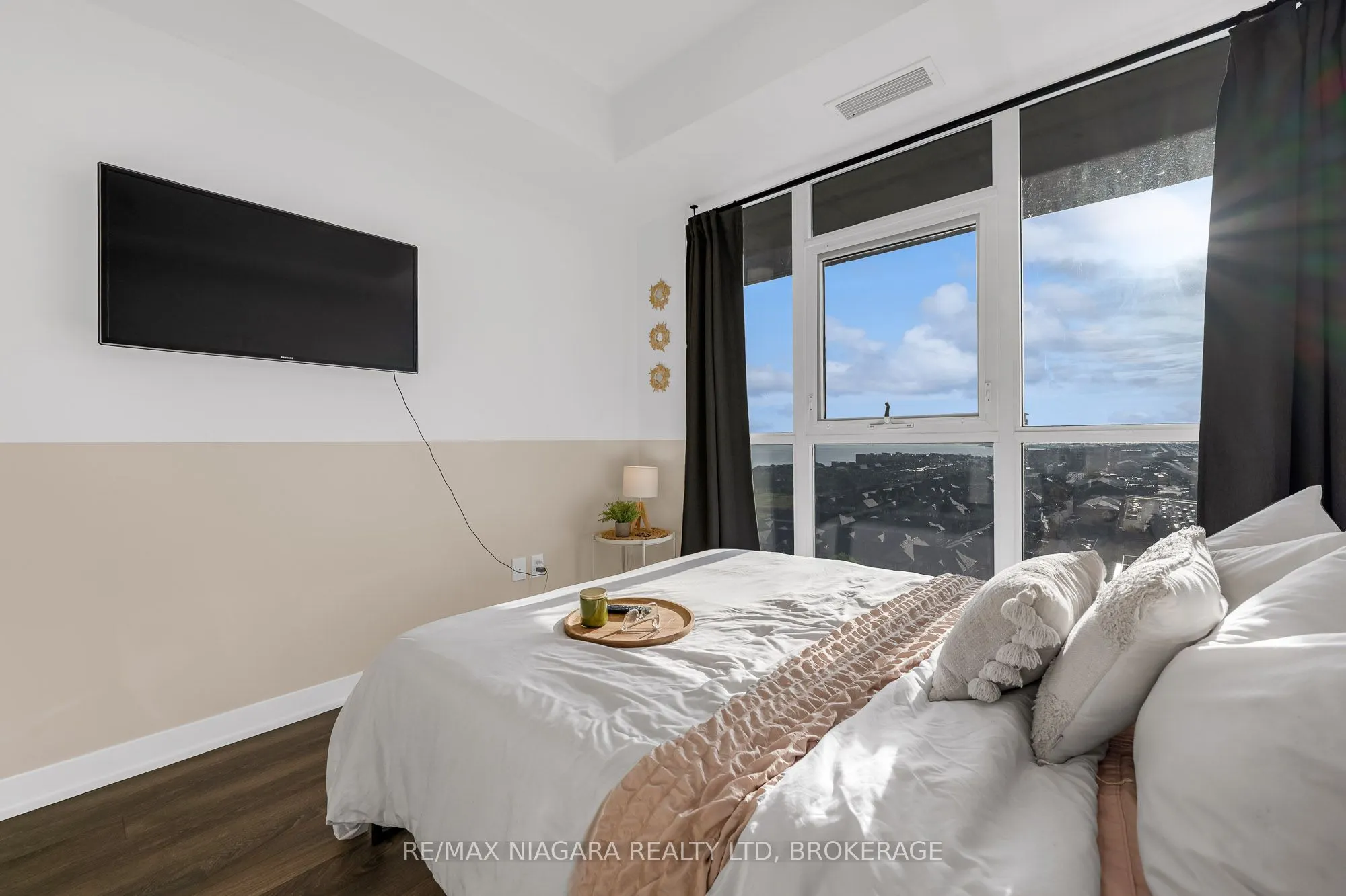 550 North Service Road #1307