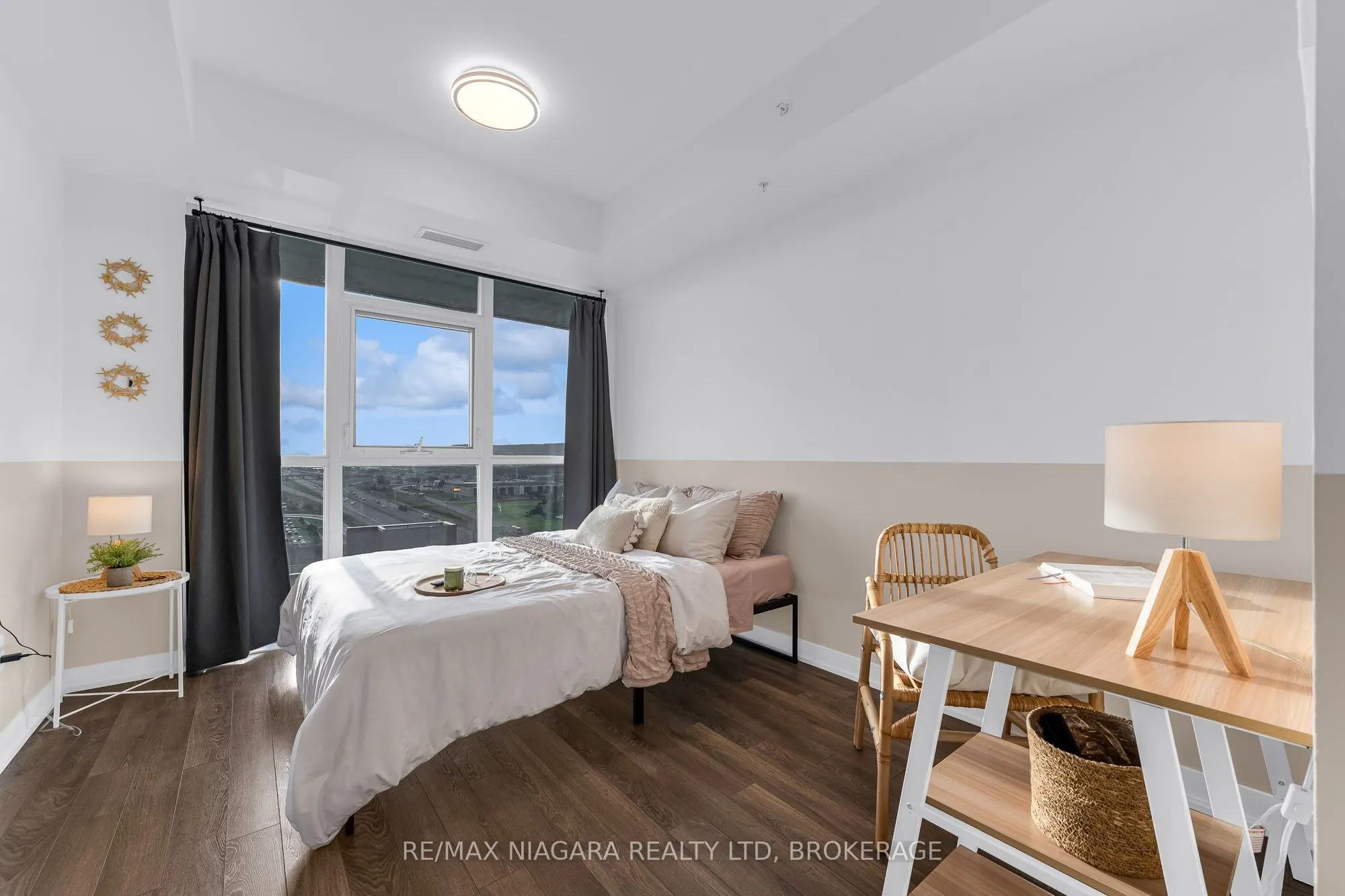 550 North Service Road #1307