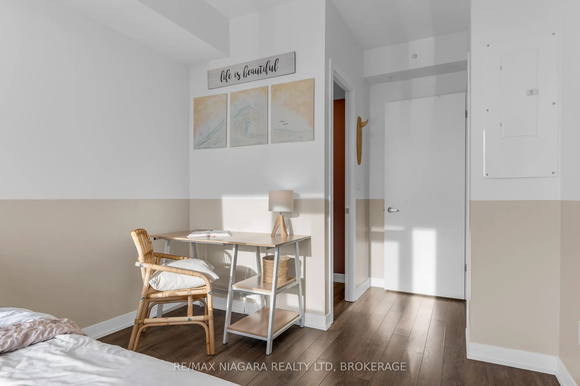 550 North Service Road #1307