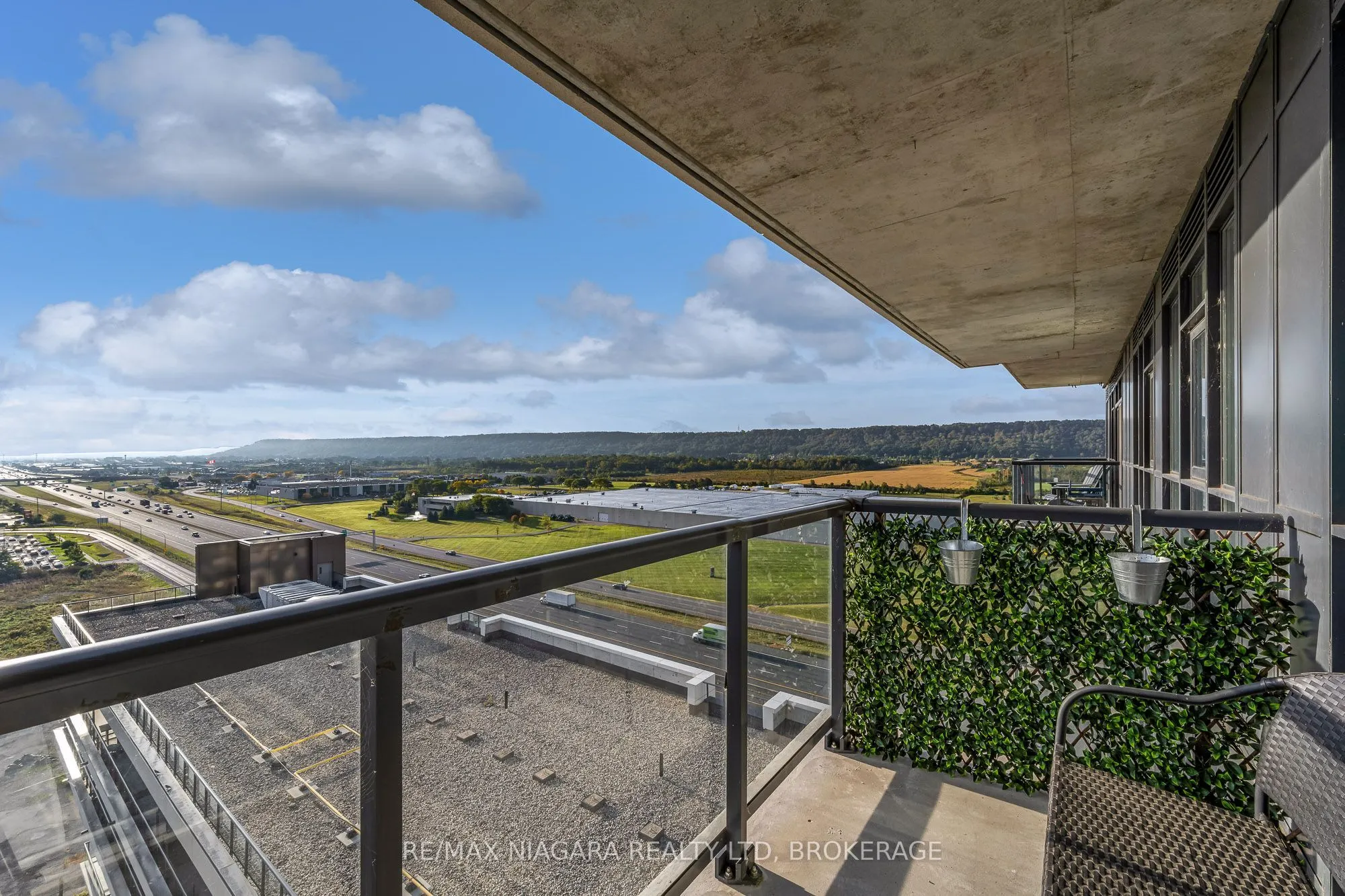 550 North Service Road #1307