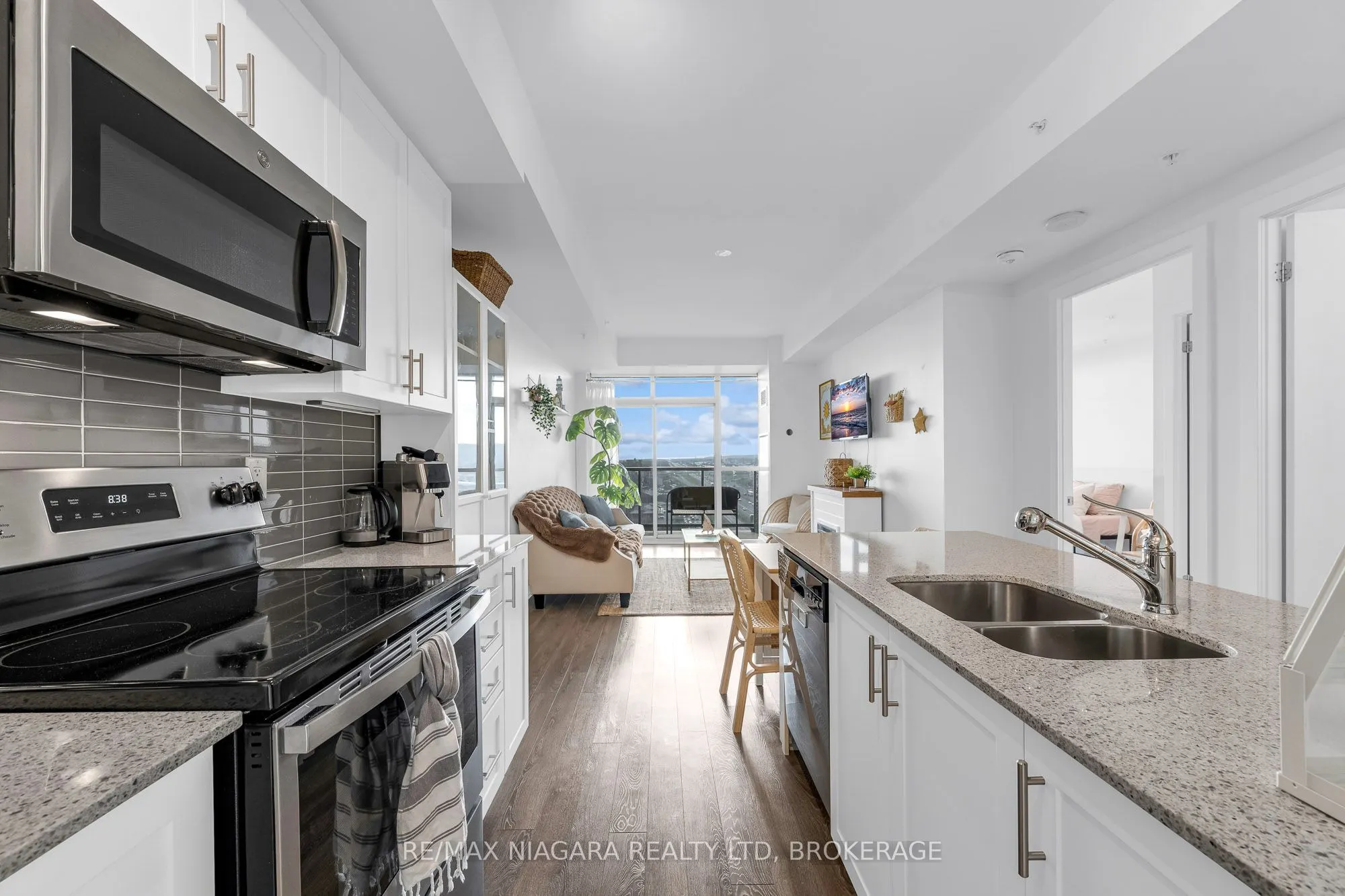550 North Service Road #1307