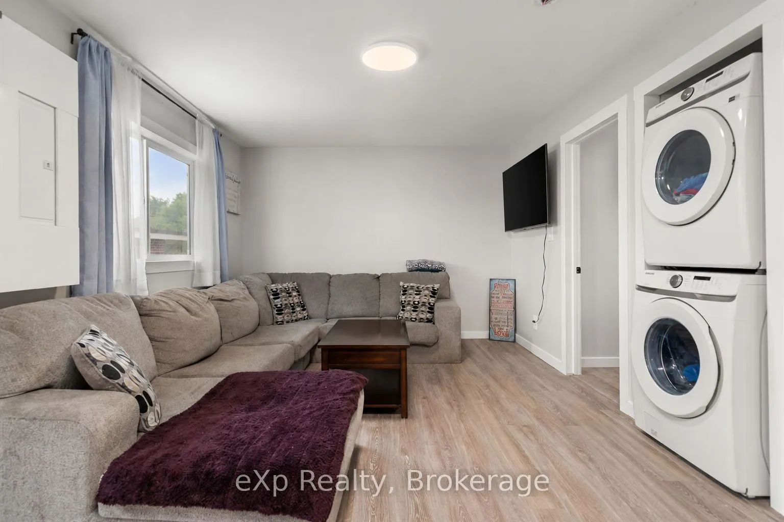89 College Street E #Unit A