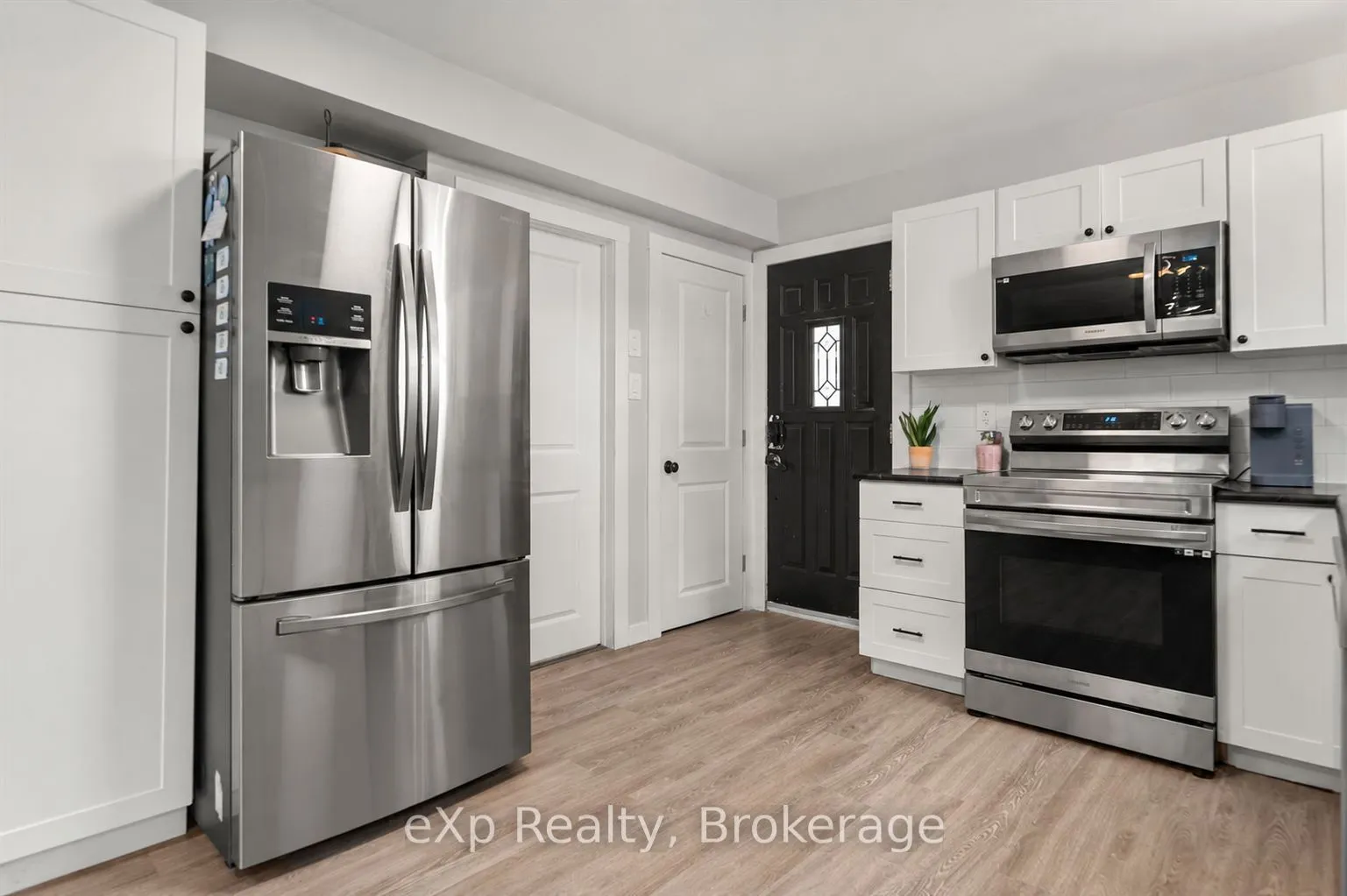 89 College Street E #Unit A