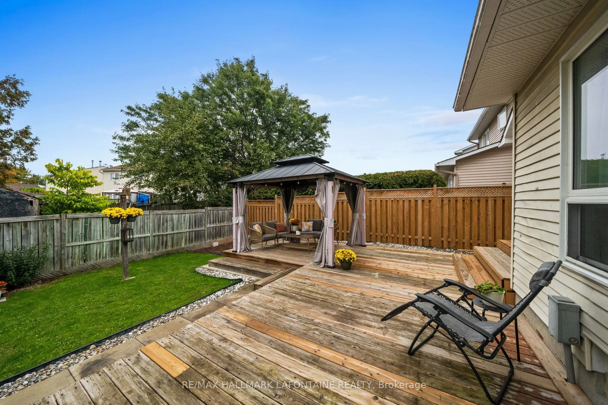 383 Oaklawn Crescent