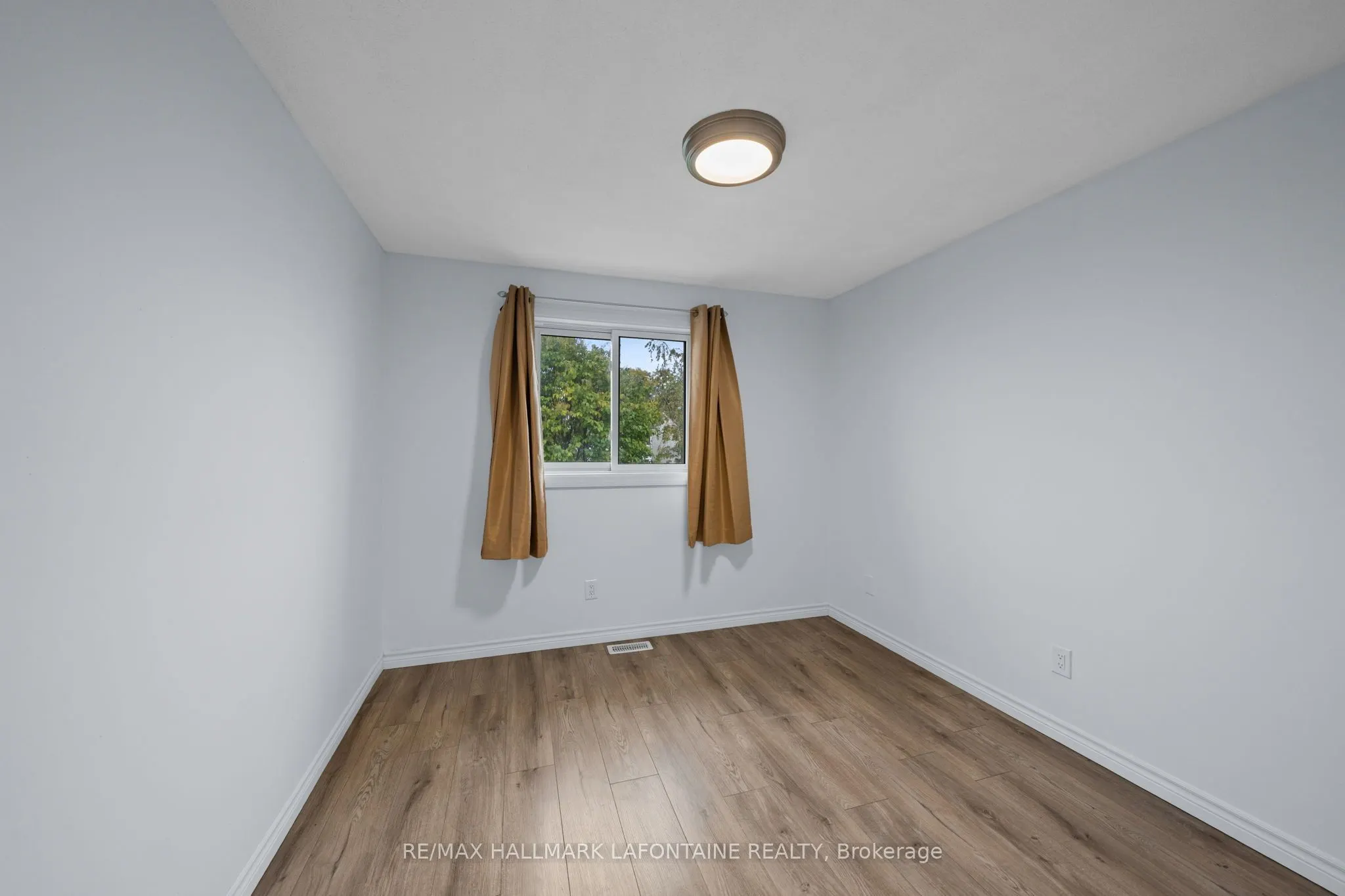 383 Oaklawn Crescent