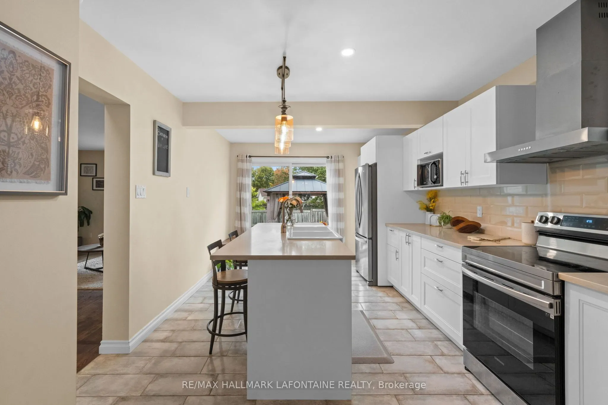 383 Oaklawn Crescent