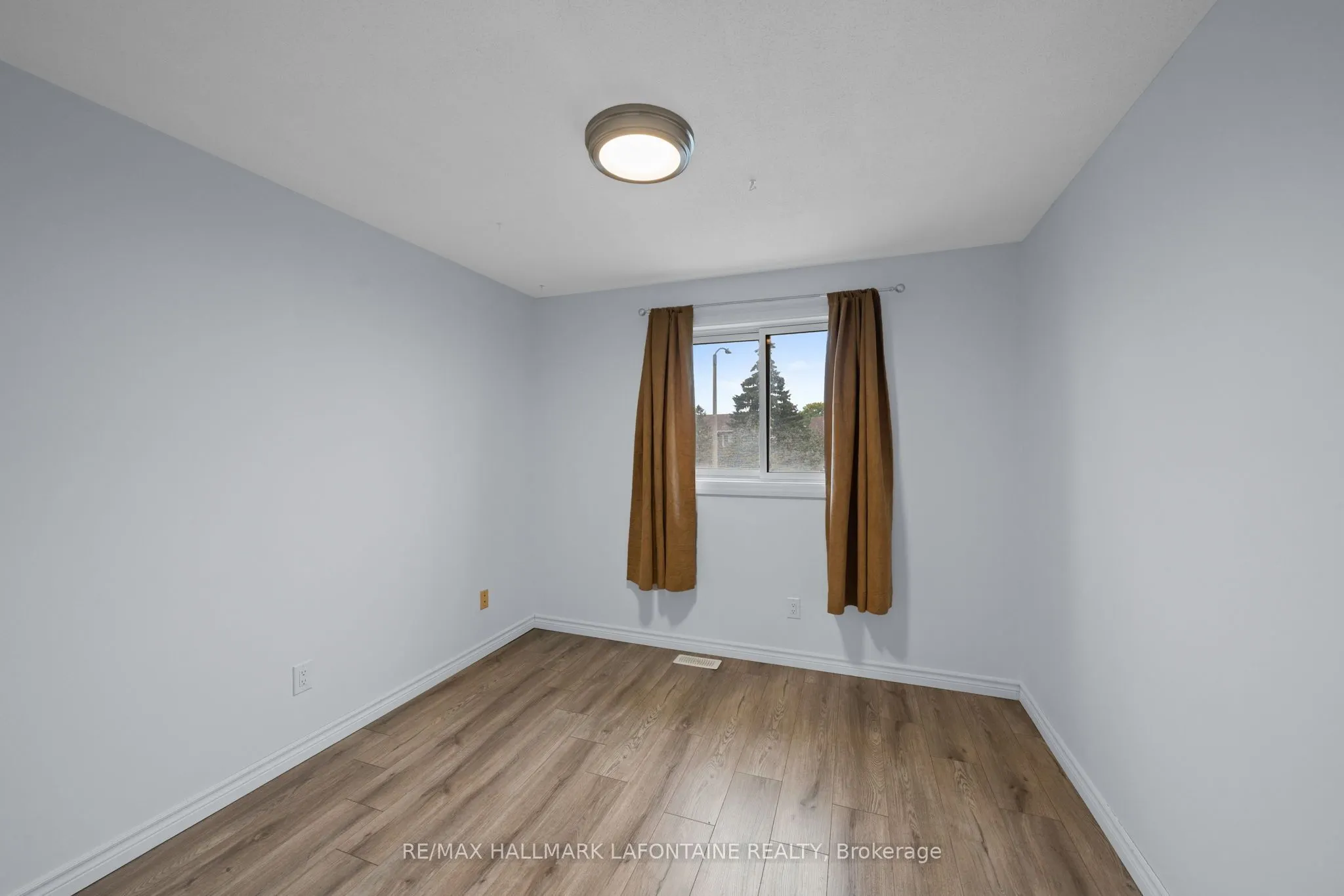 383 Oaklawn Crescent