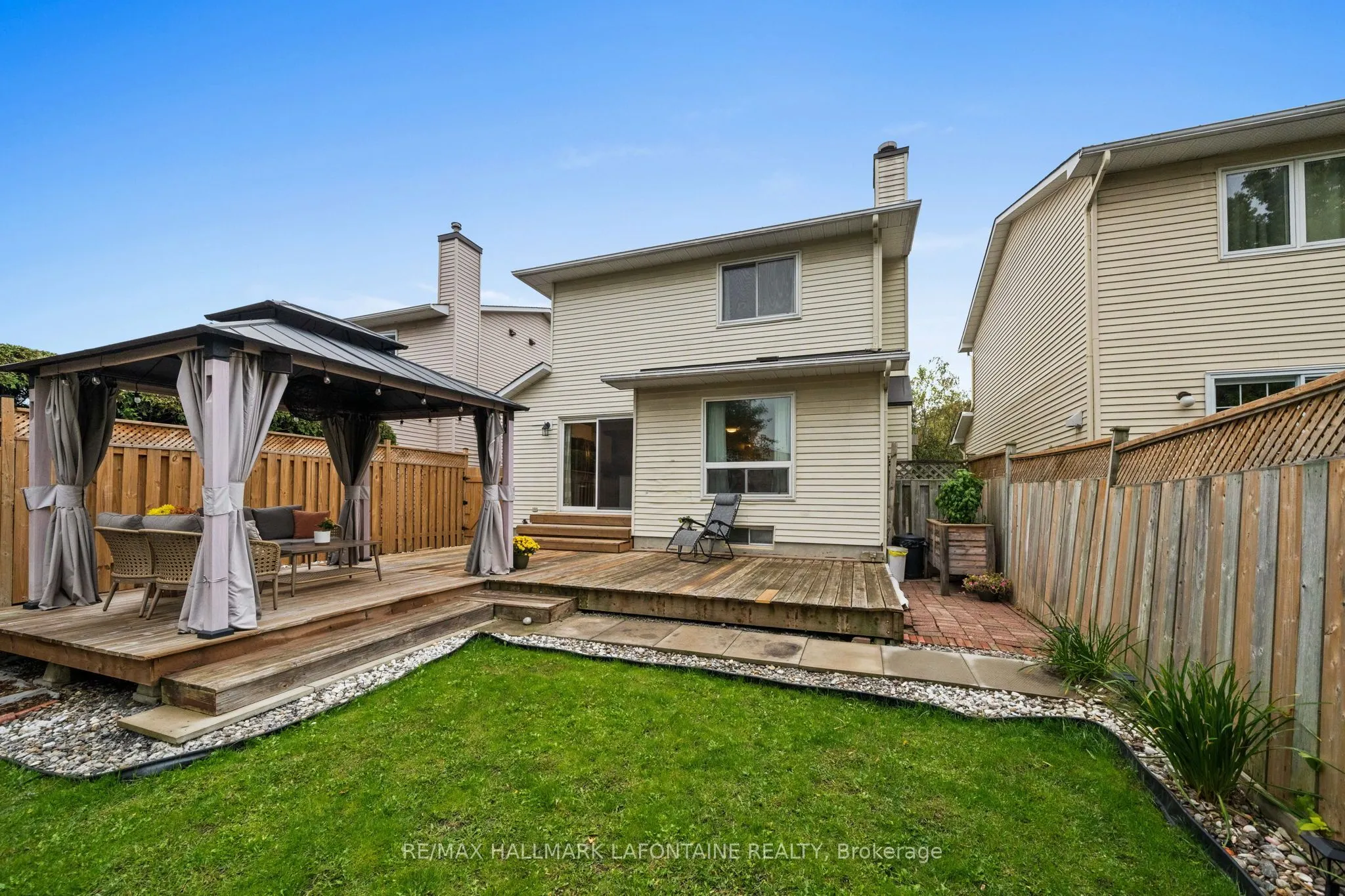 383 Oaklawn Crescent