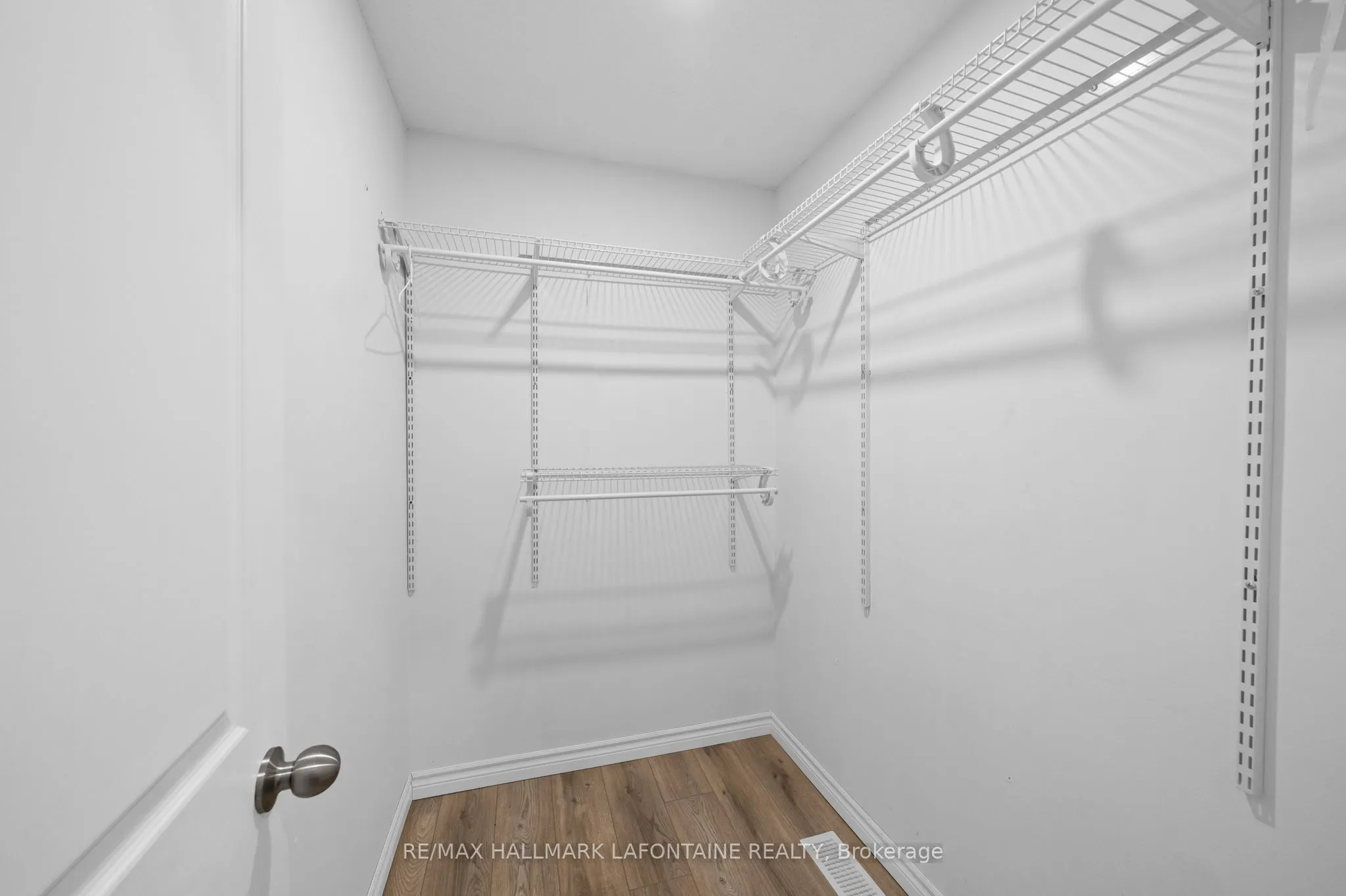 383 Oaklawn Crescent