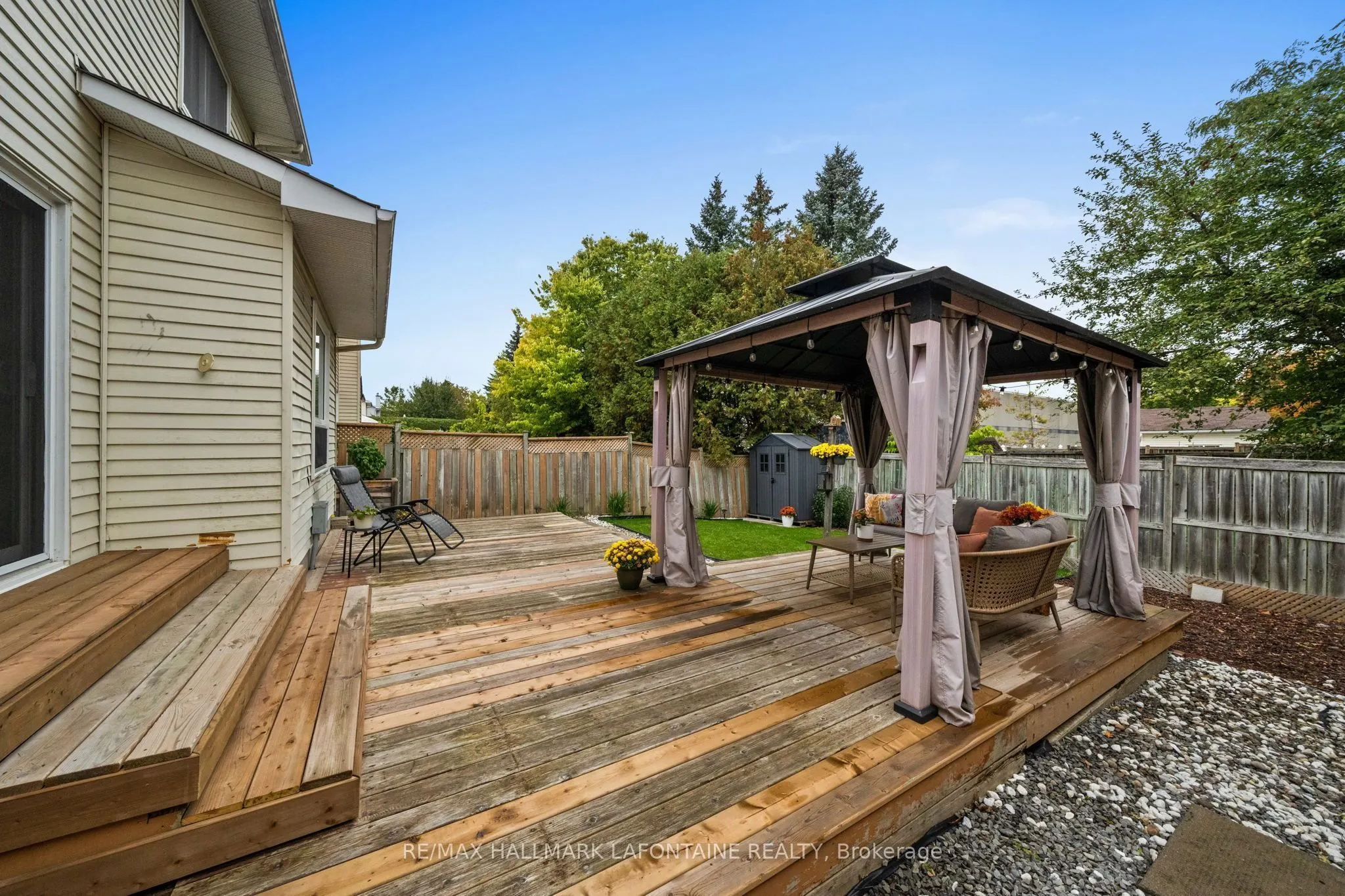 383 Oaklawn Crescent