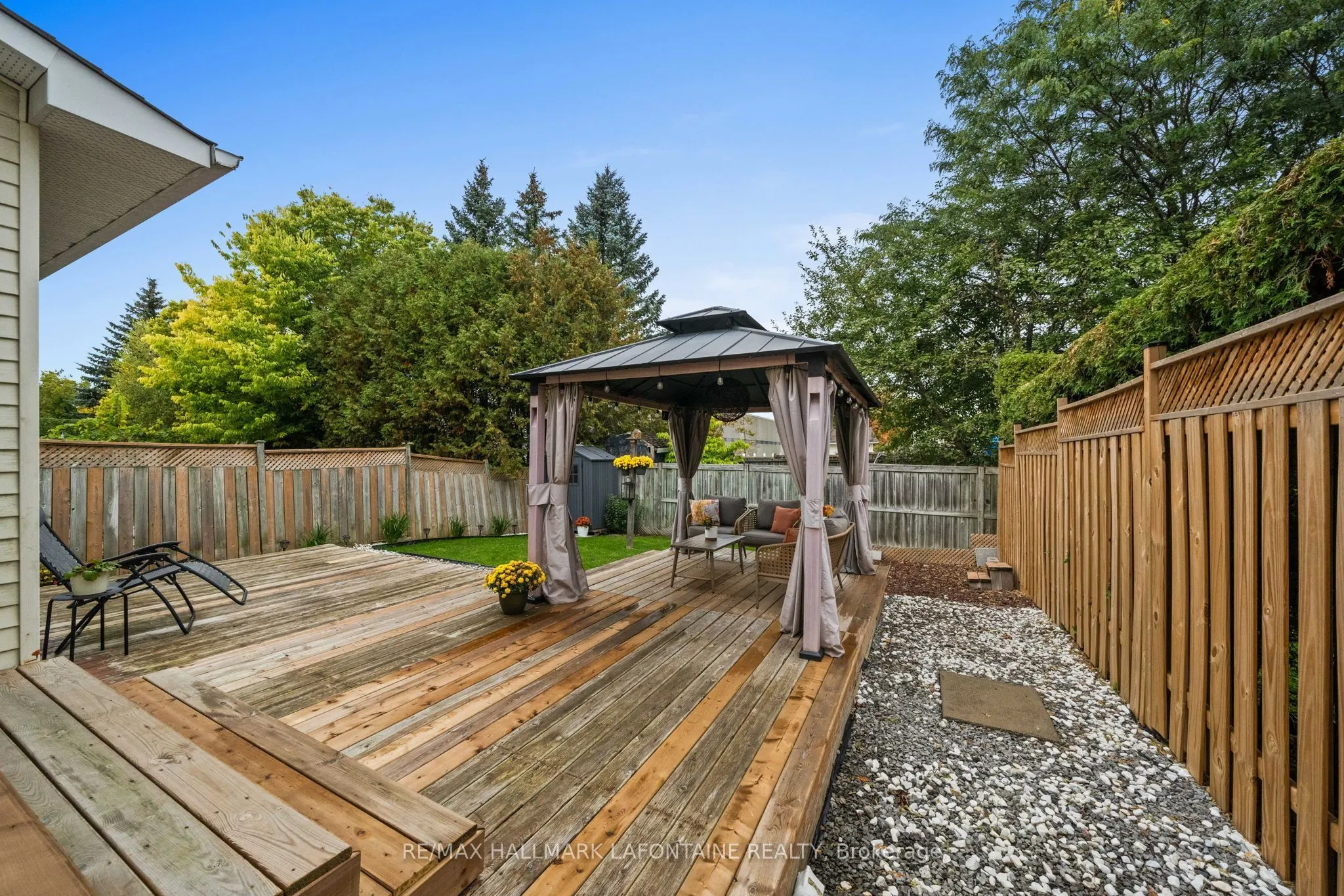 383 Oaklawn Crescent