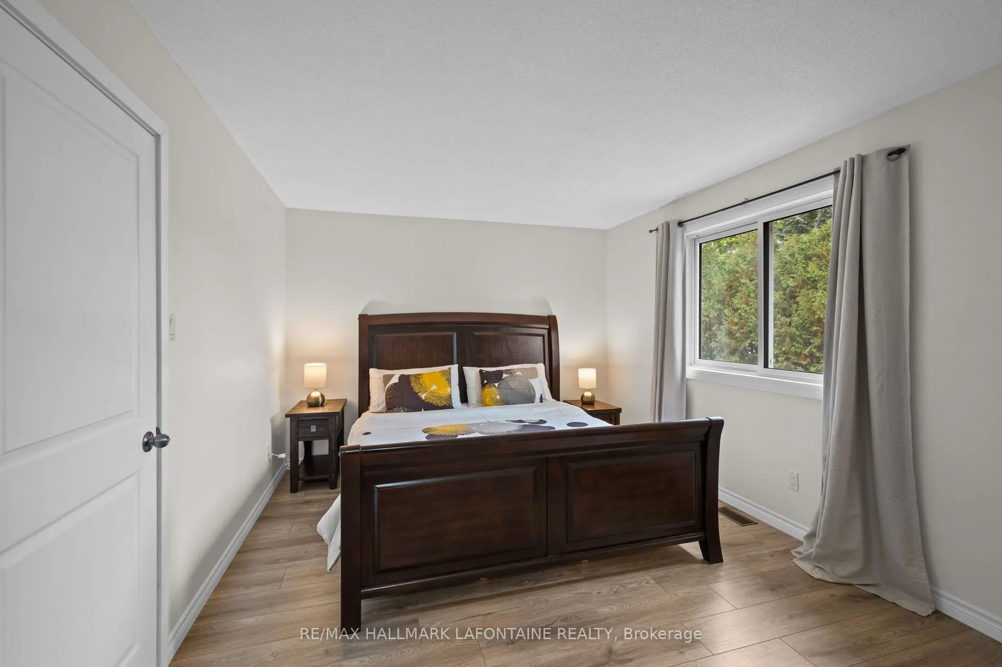 383 Oaklawn Crescent