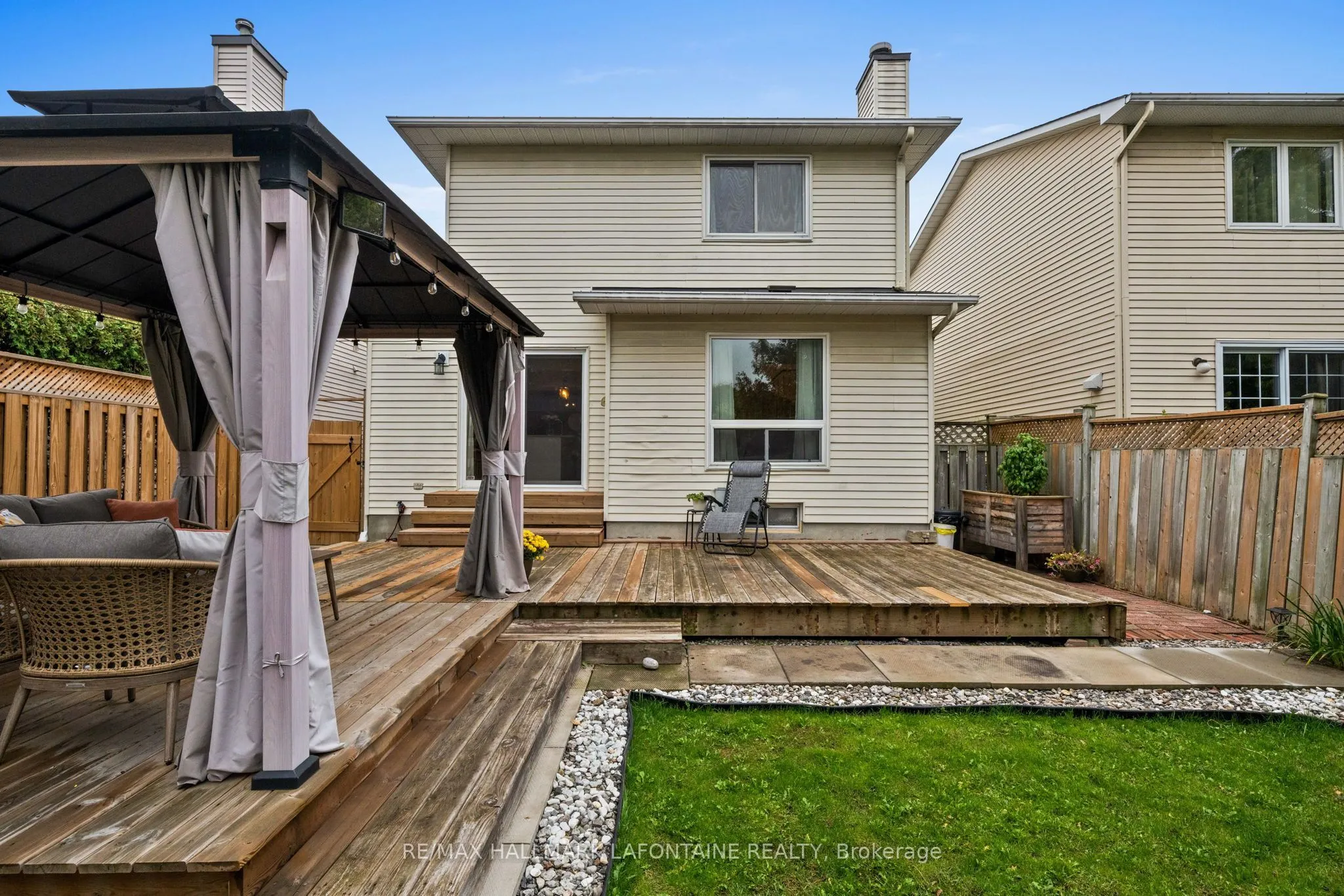 383 Oaklawn Crescent