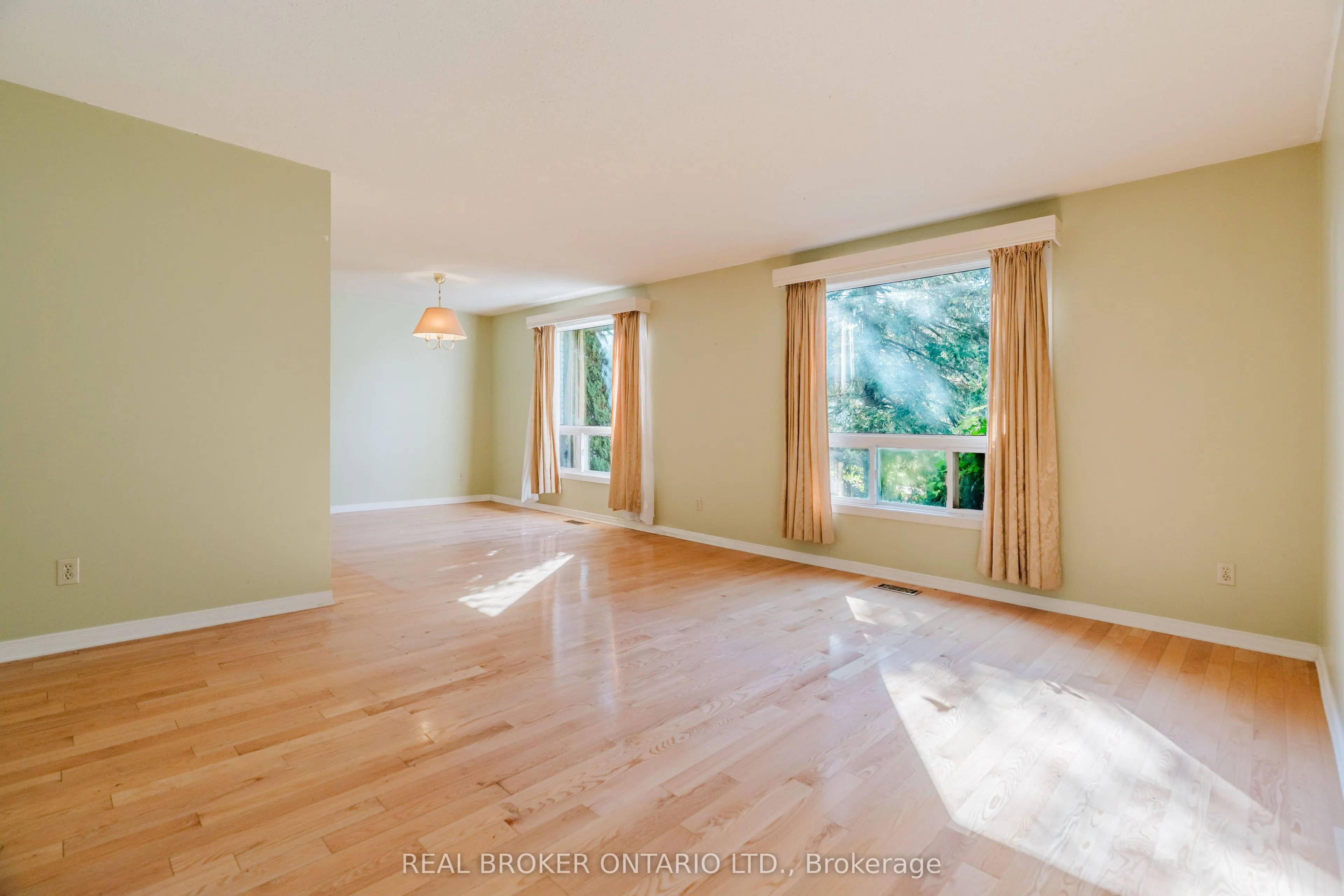 16 Gold Crescent